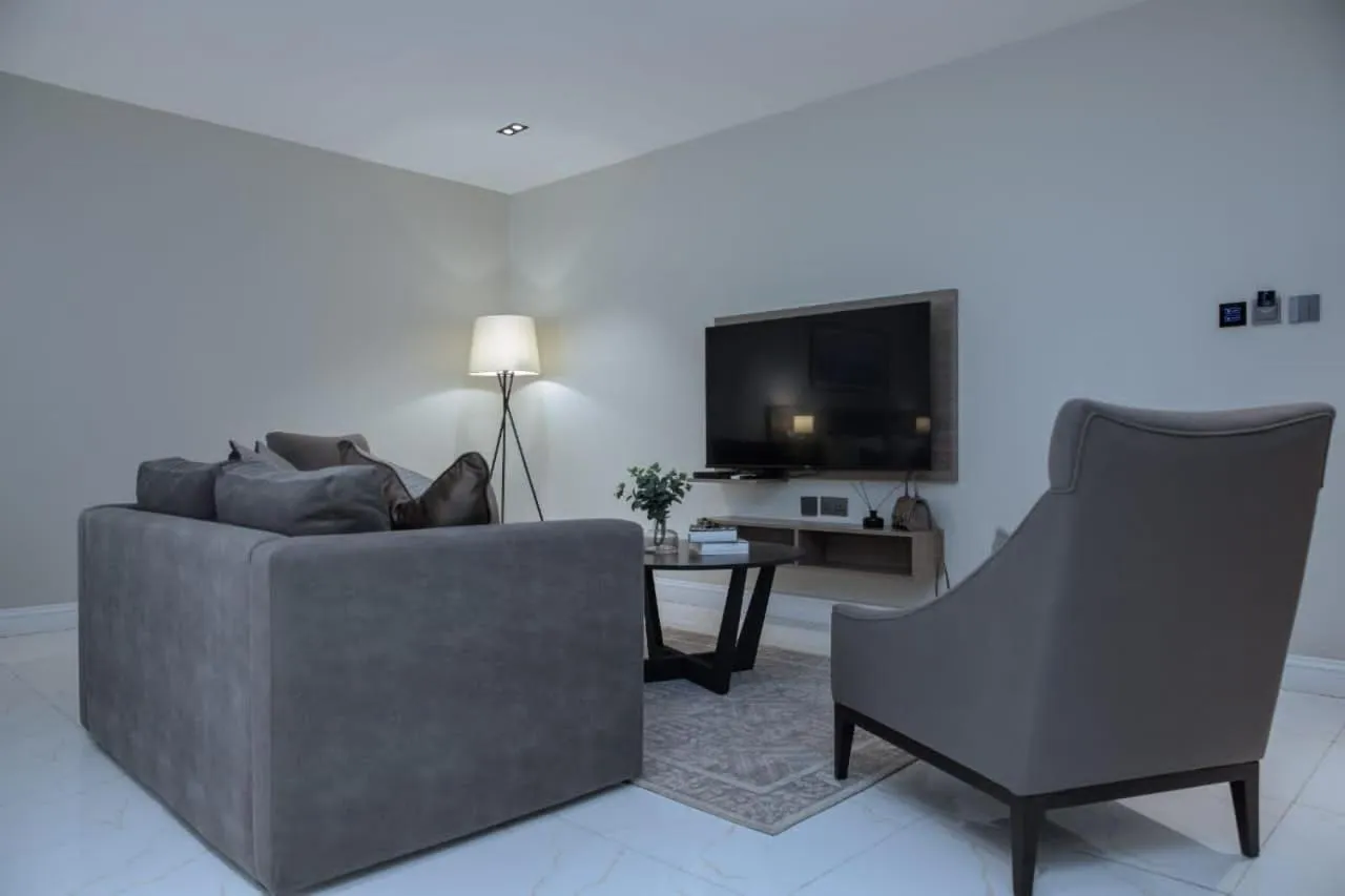 Knightsbridge Hotel & Suites