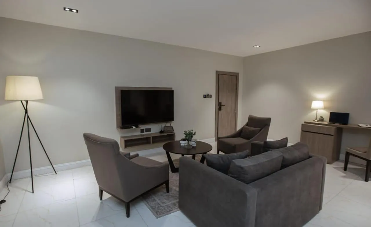 Knightsbridge Hotel & Suites