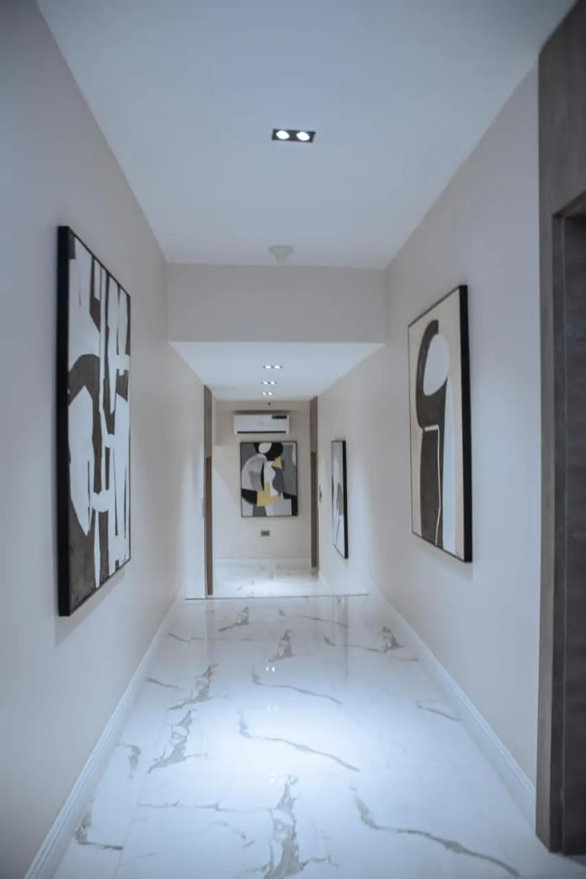 Knightsbridge Hotel & Suites