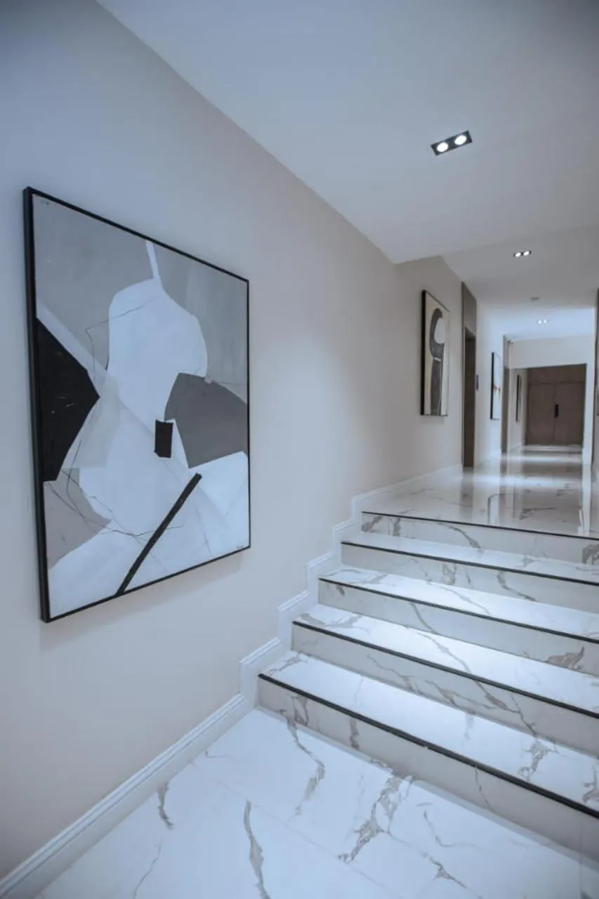 Knightsbridge Hotel & Suites