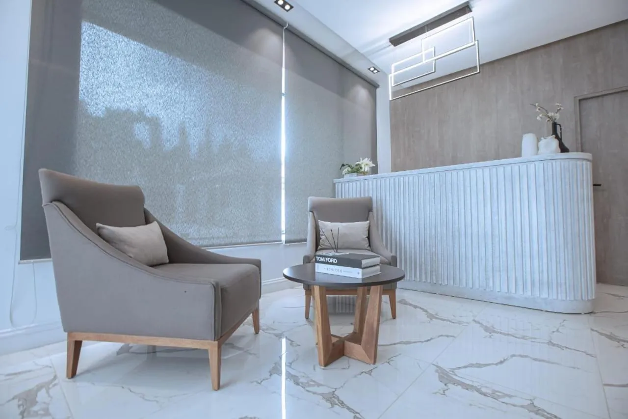 Knightsbridge Hotel & Suites