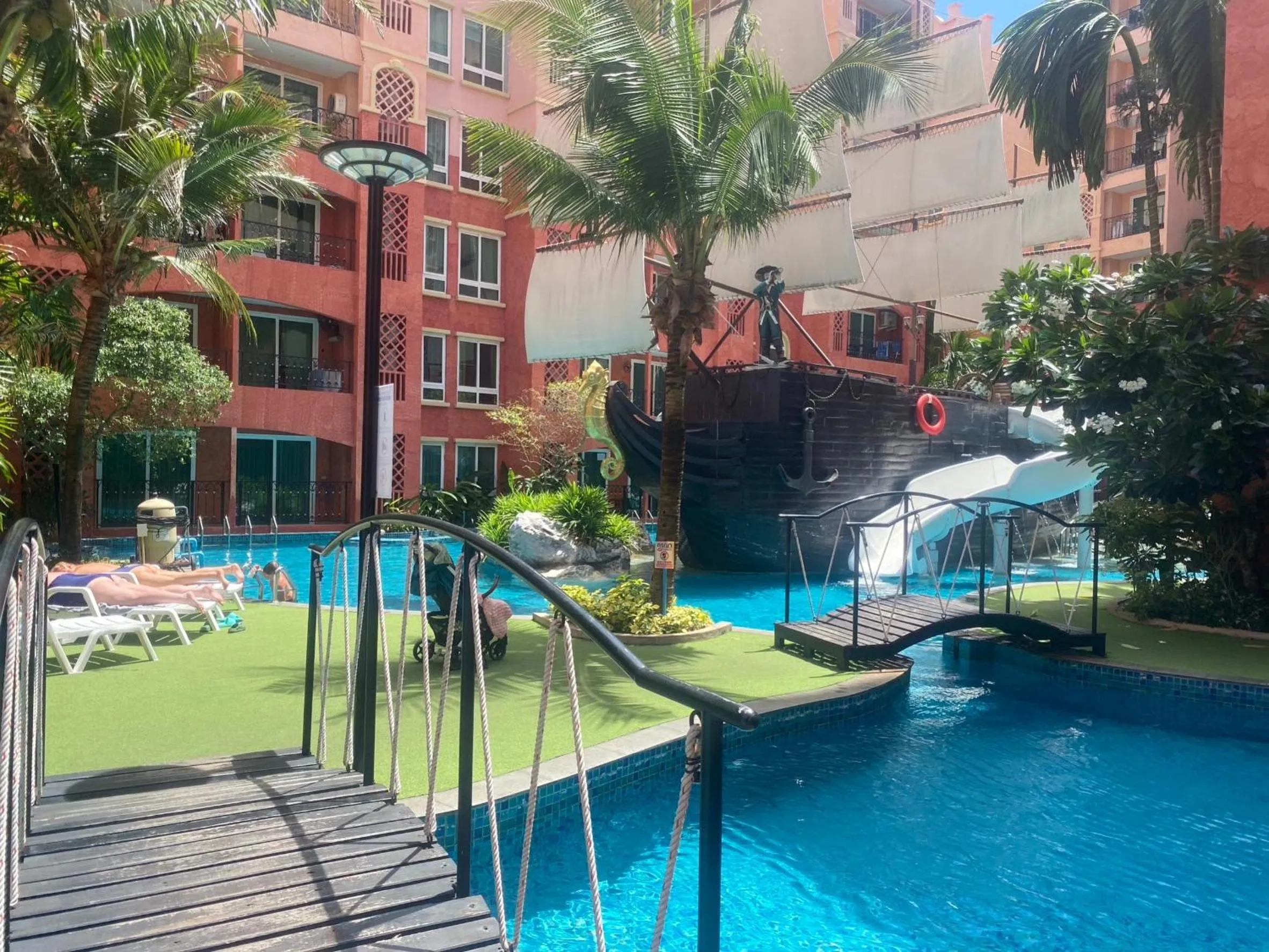 Seven seas resort Pool Access by Saifon