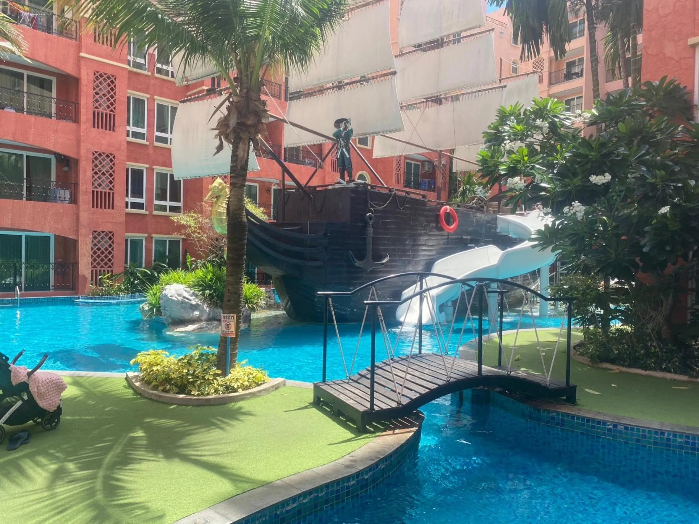 Seven seas resort Pool Access by Saifon