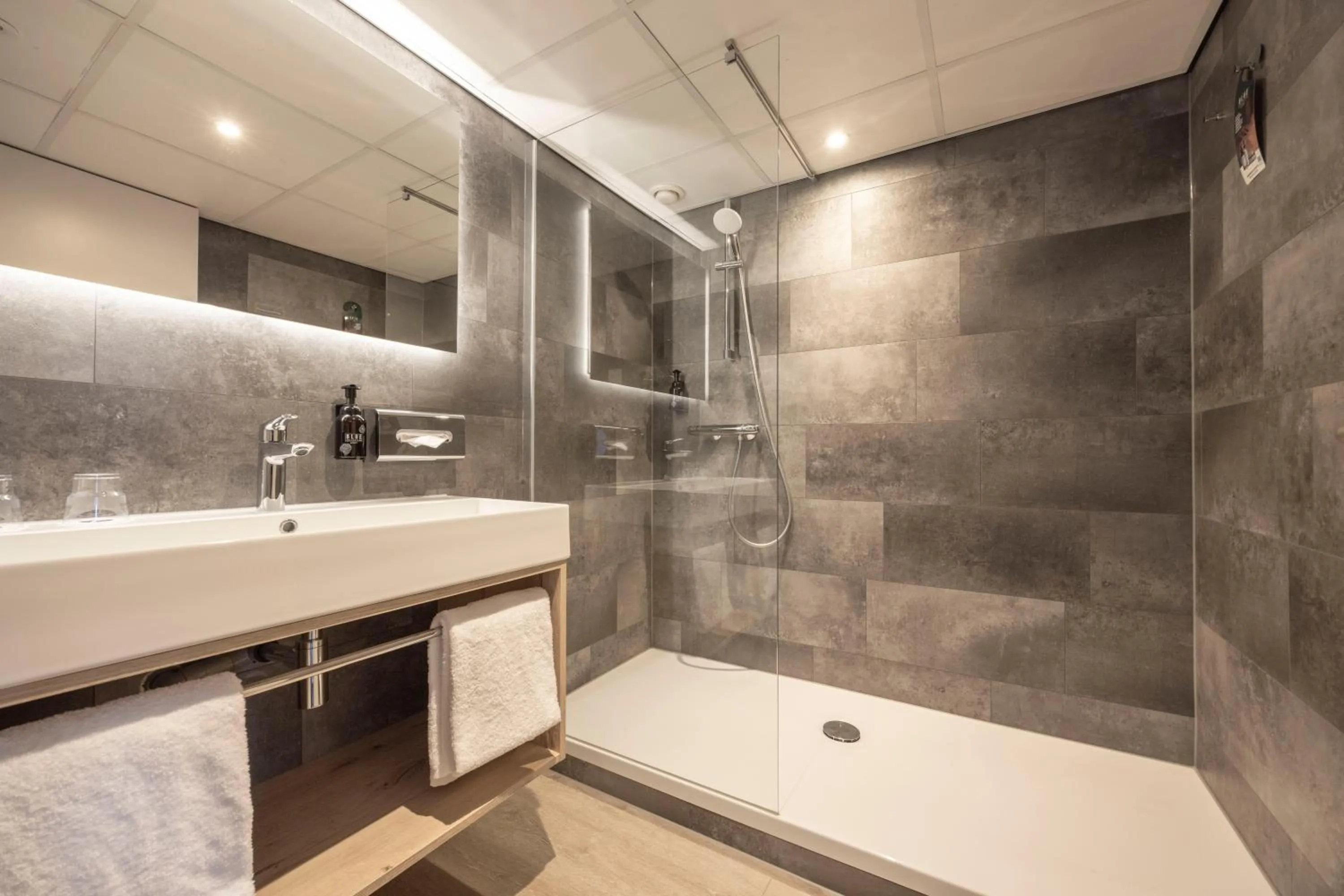 Bathroom in Fletcher Hotel-Restaurant Klein Zwitserland