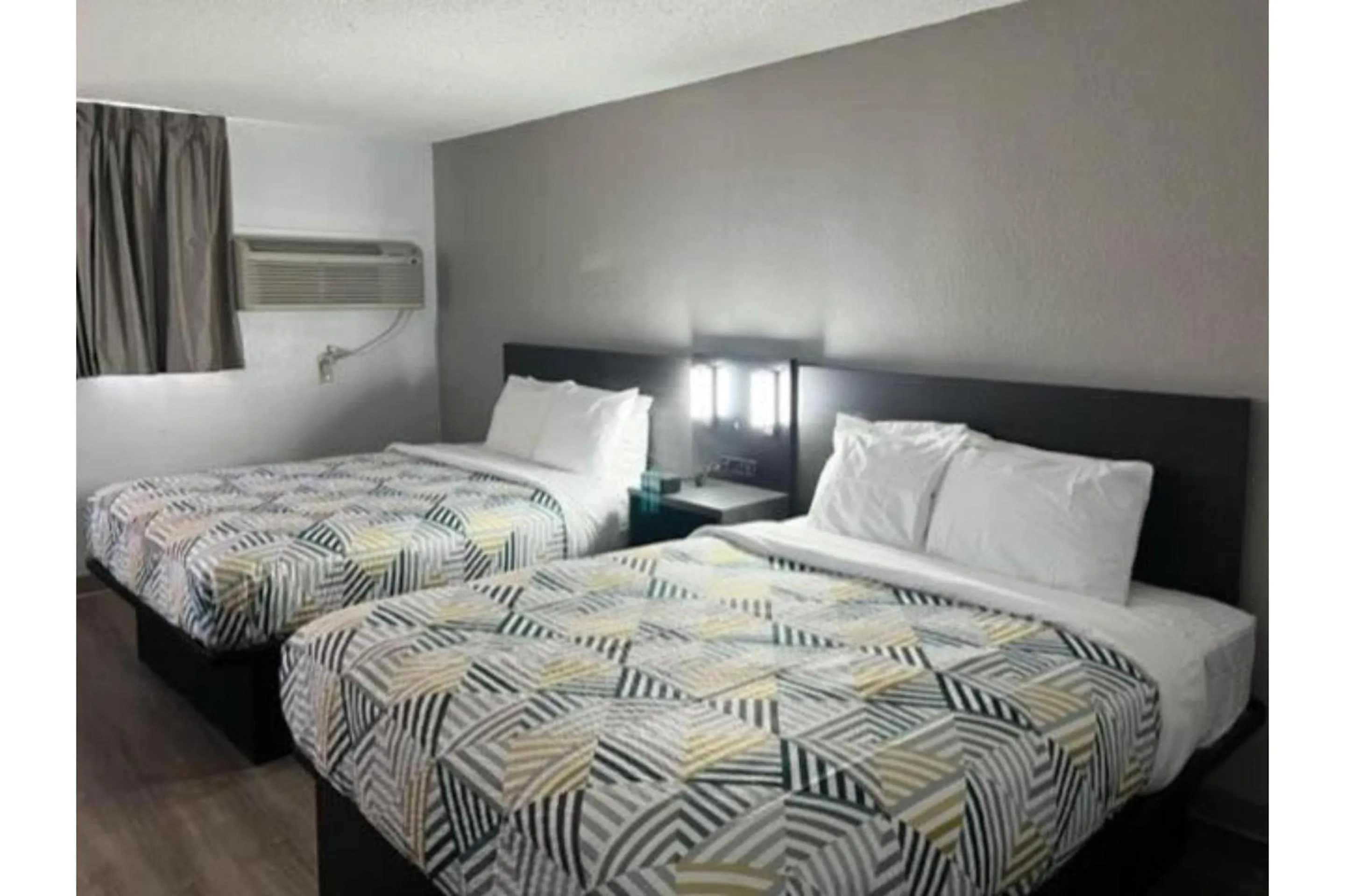 Bedroom, Bed in Studio 6 Pecos TX