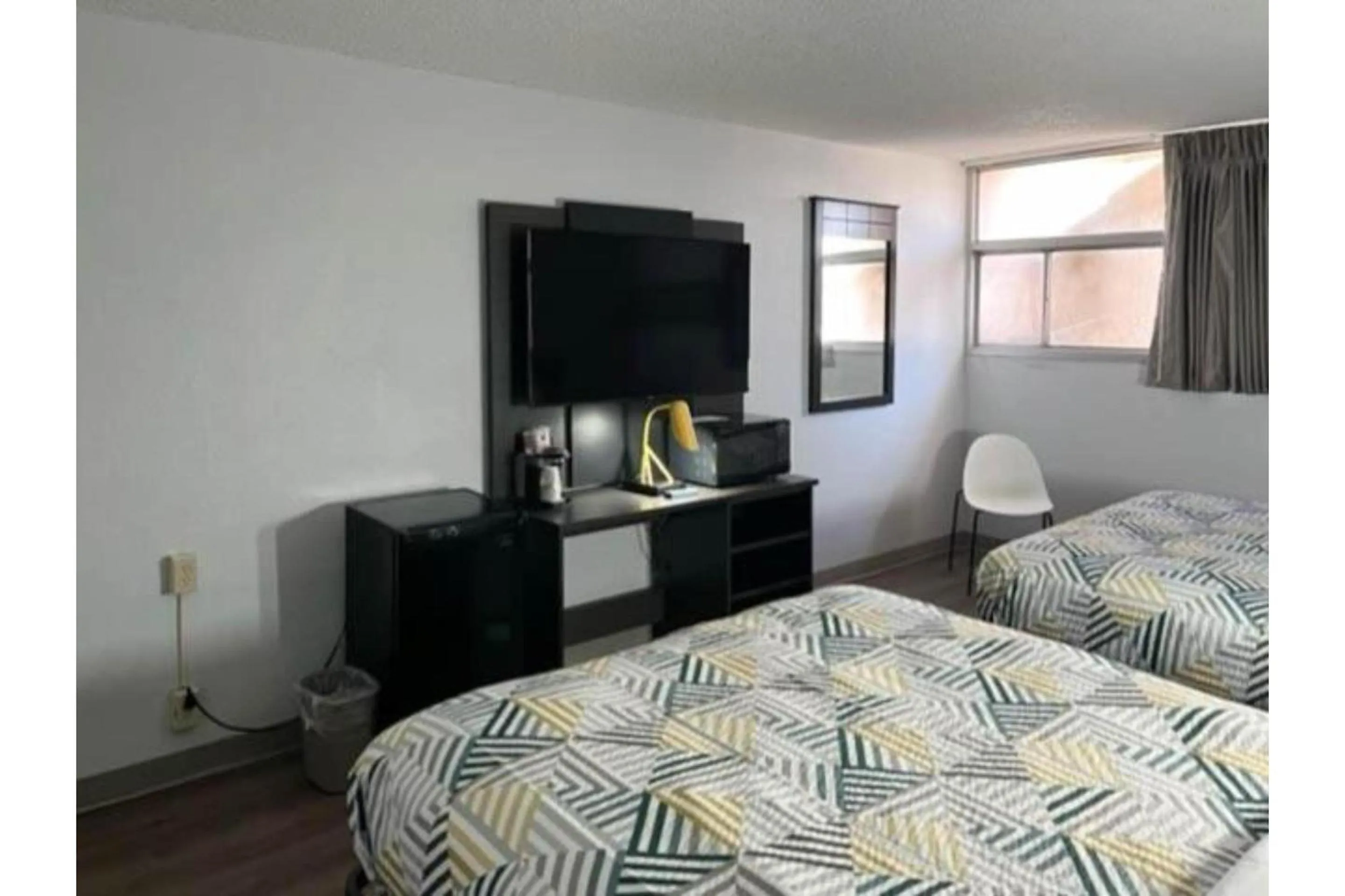 Bedroom, Bed in Studio 6 Pecos TX