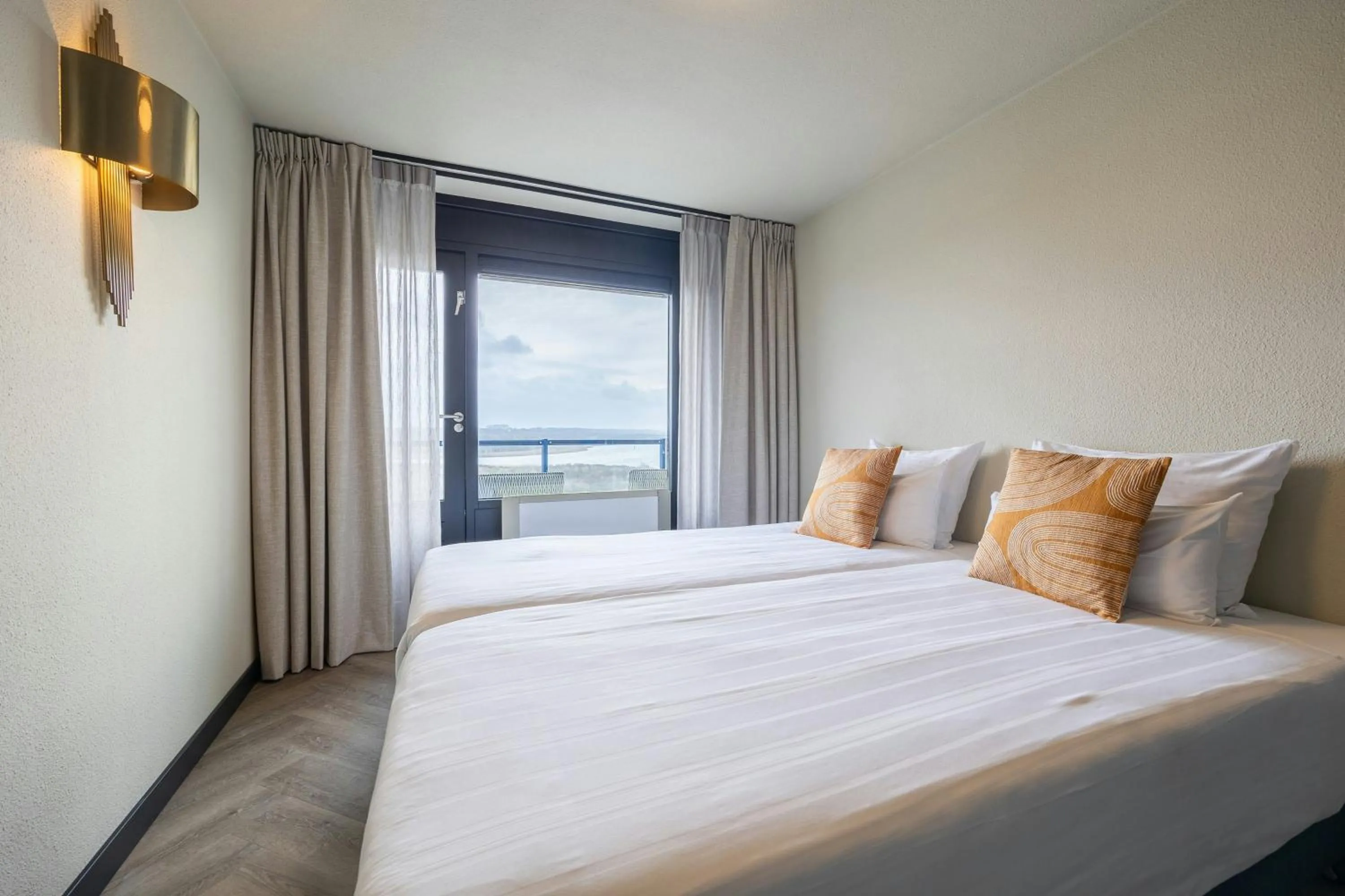 Photo of the whole room, Bed in Leonardo Hotel IJmuiden Seaport Beach