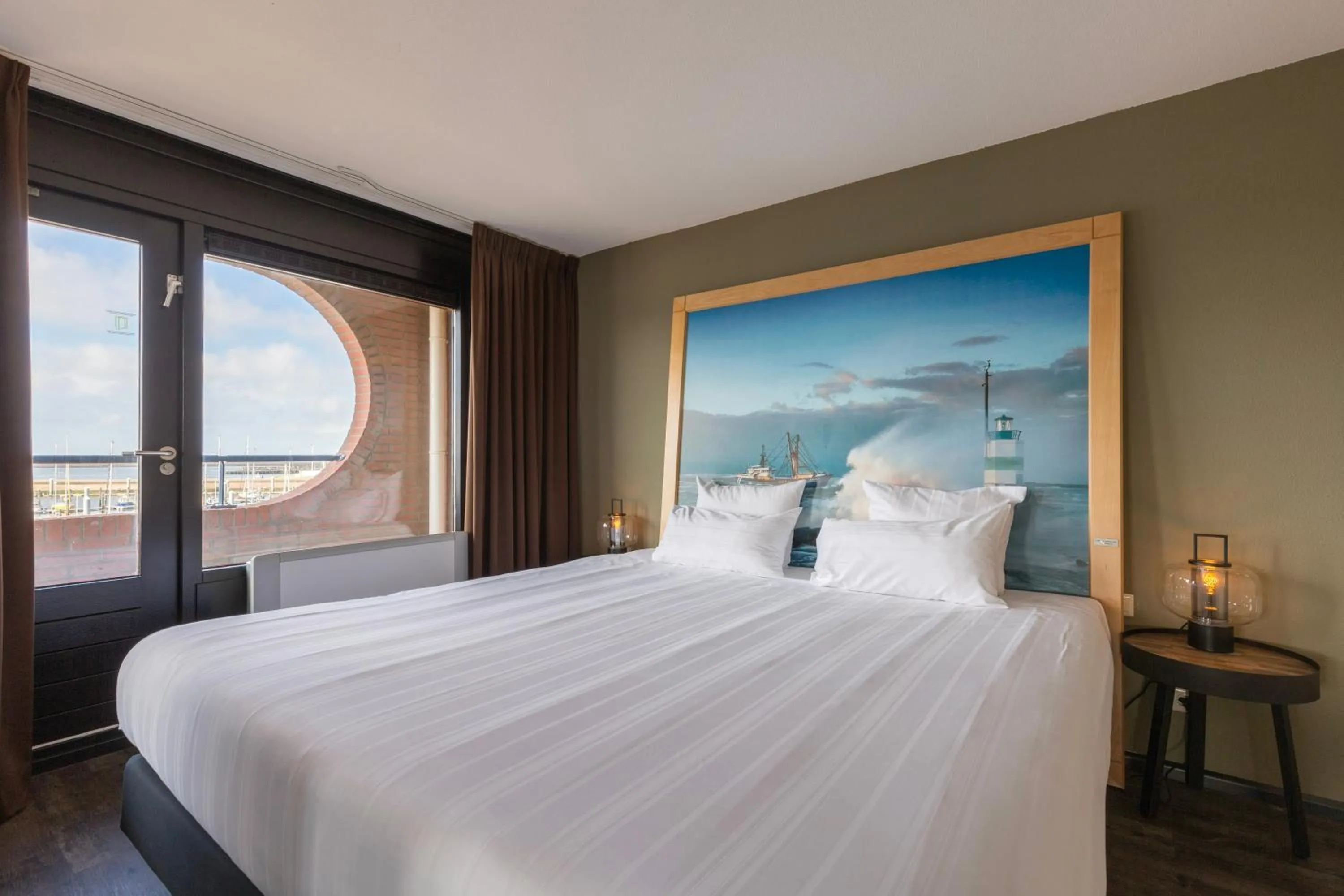 Photo of the whole room, Bed in Leonardo Hotel IJmuiden Seaport Beach