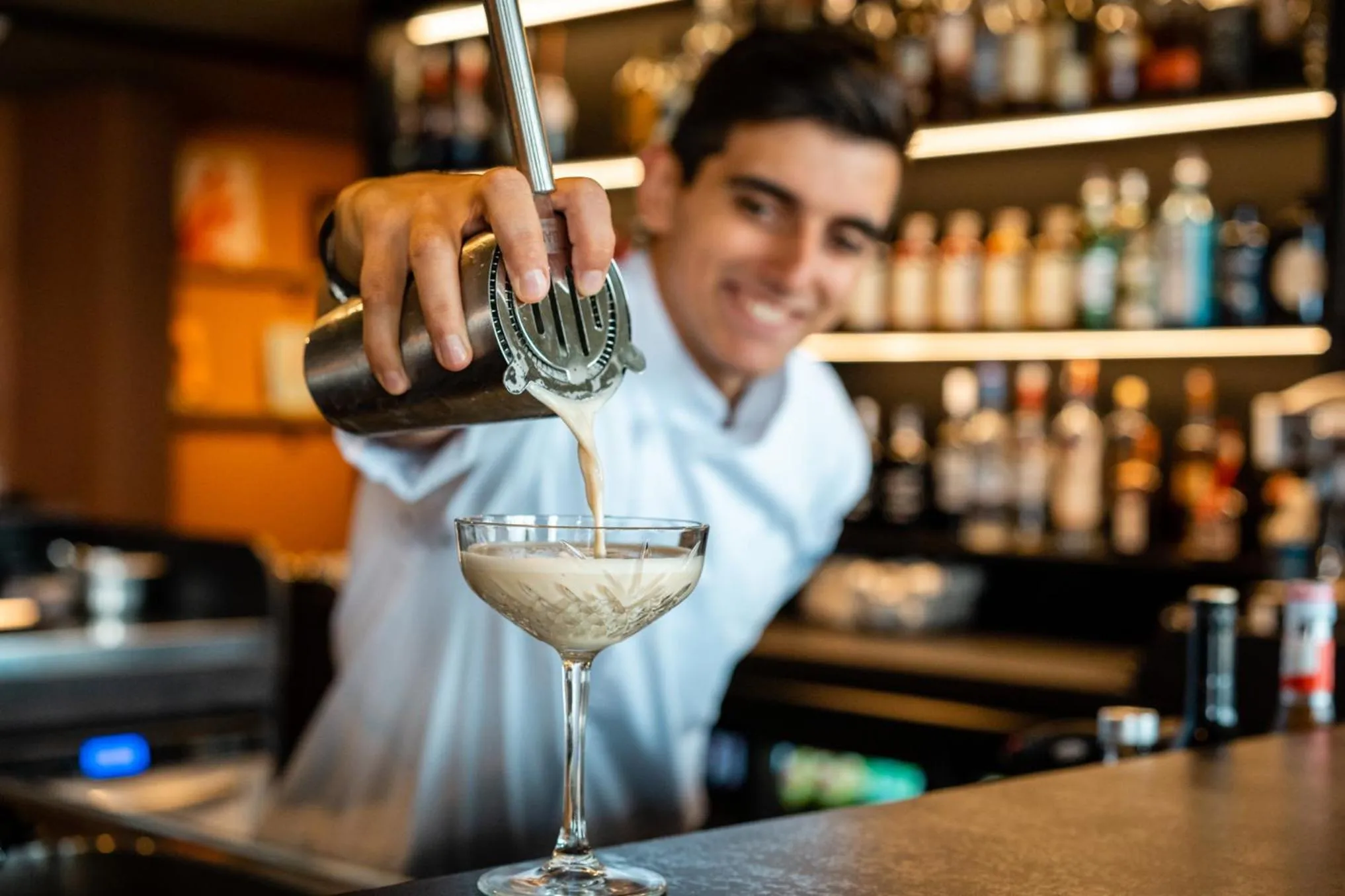 Lounge or bar in Leonardo Hotel IJmuiden Seaport Beach