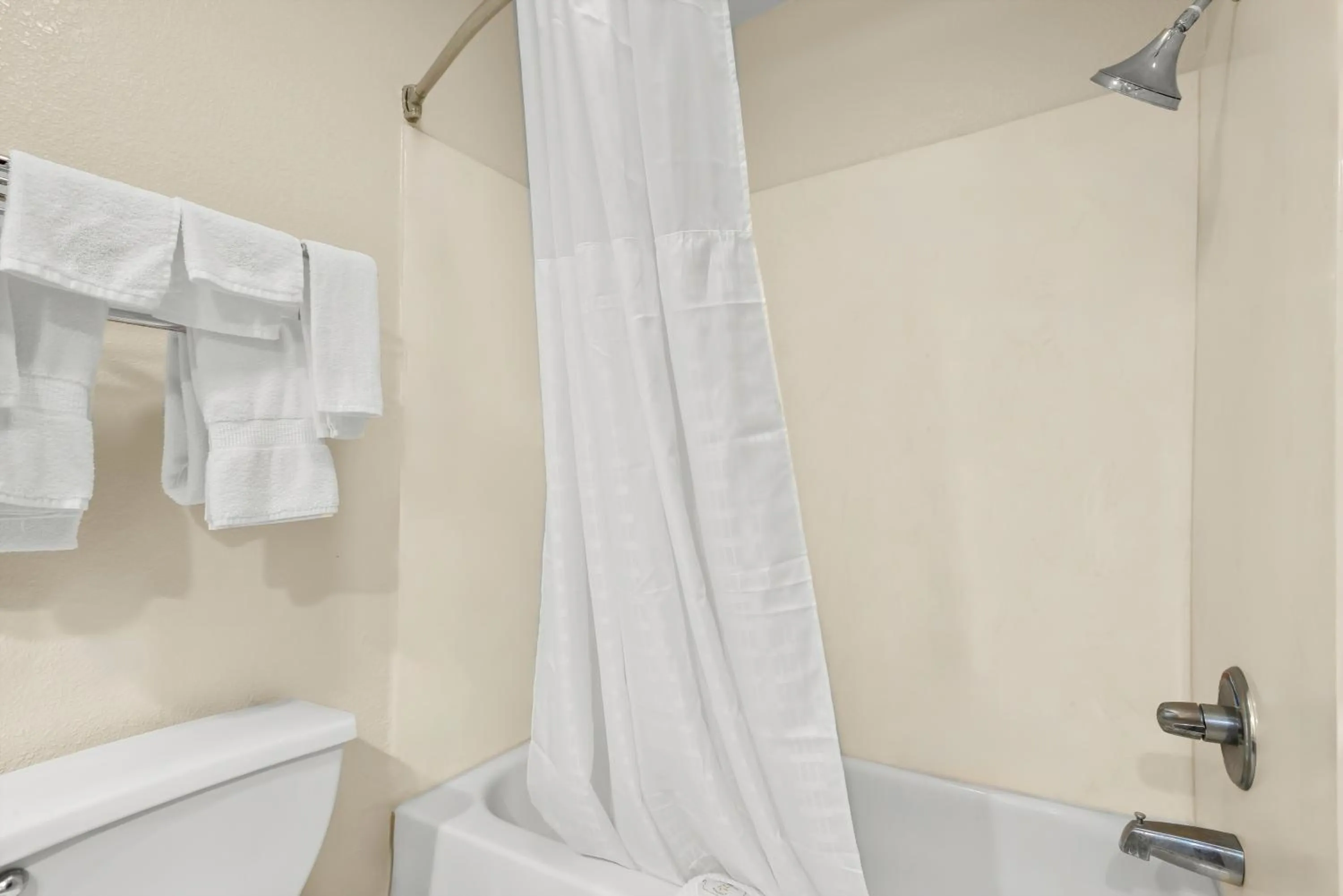 Shower in Quality Inn and Suites Lafayette