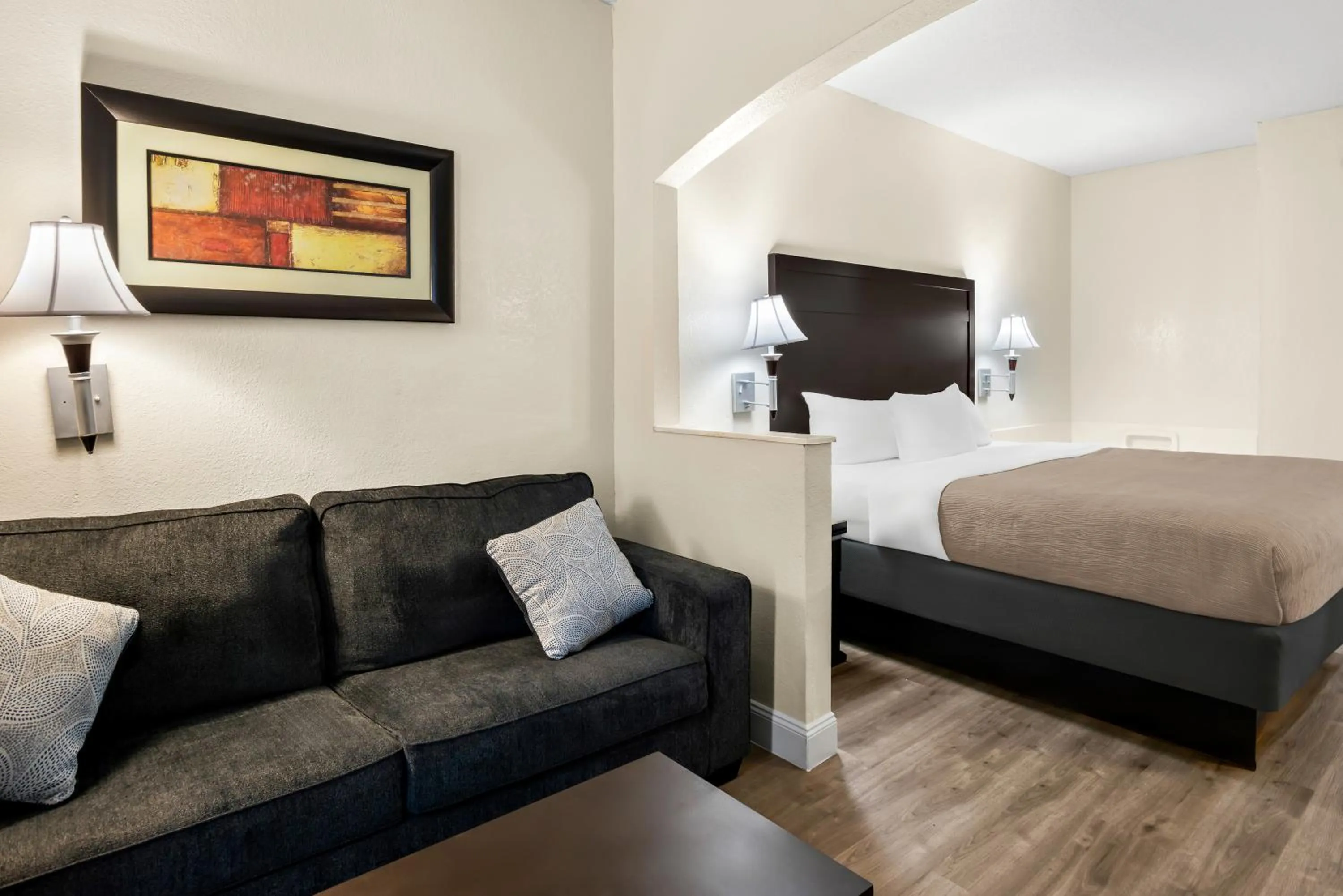 Bed in Quality Inn and Suites Lafayette