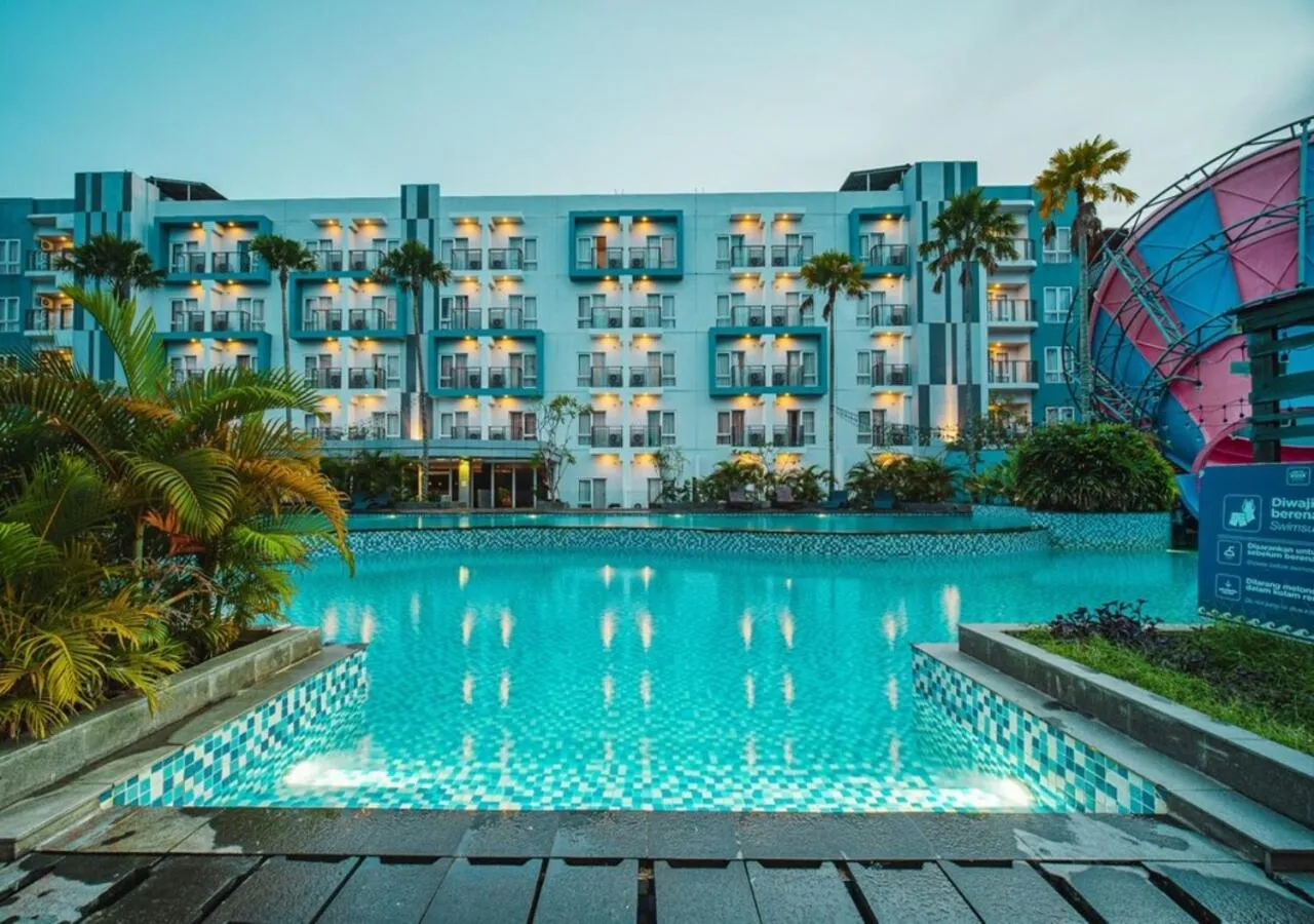 Swimming pool in Astara Hotel Balikpapan
