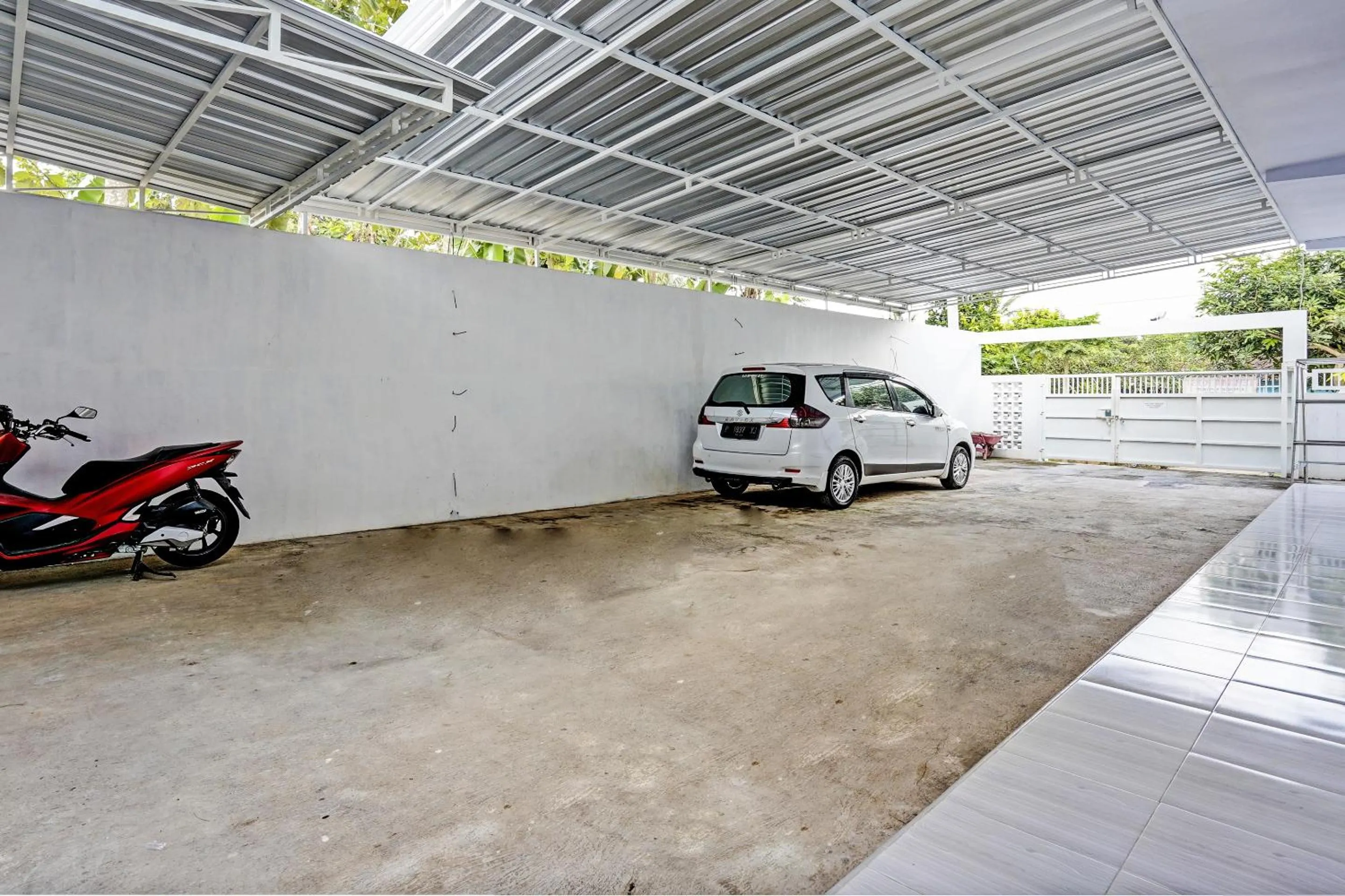Facade/entrance in Hotel O Niza Guesthouse Syariah