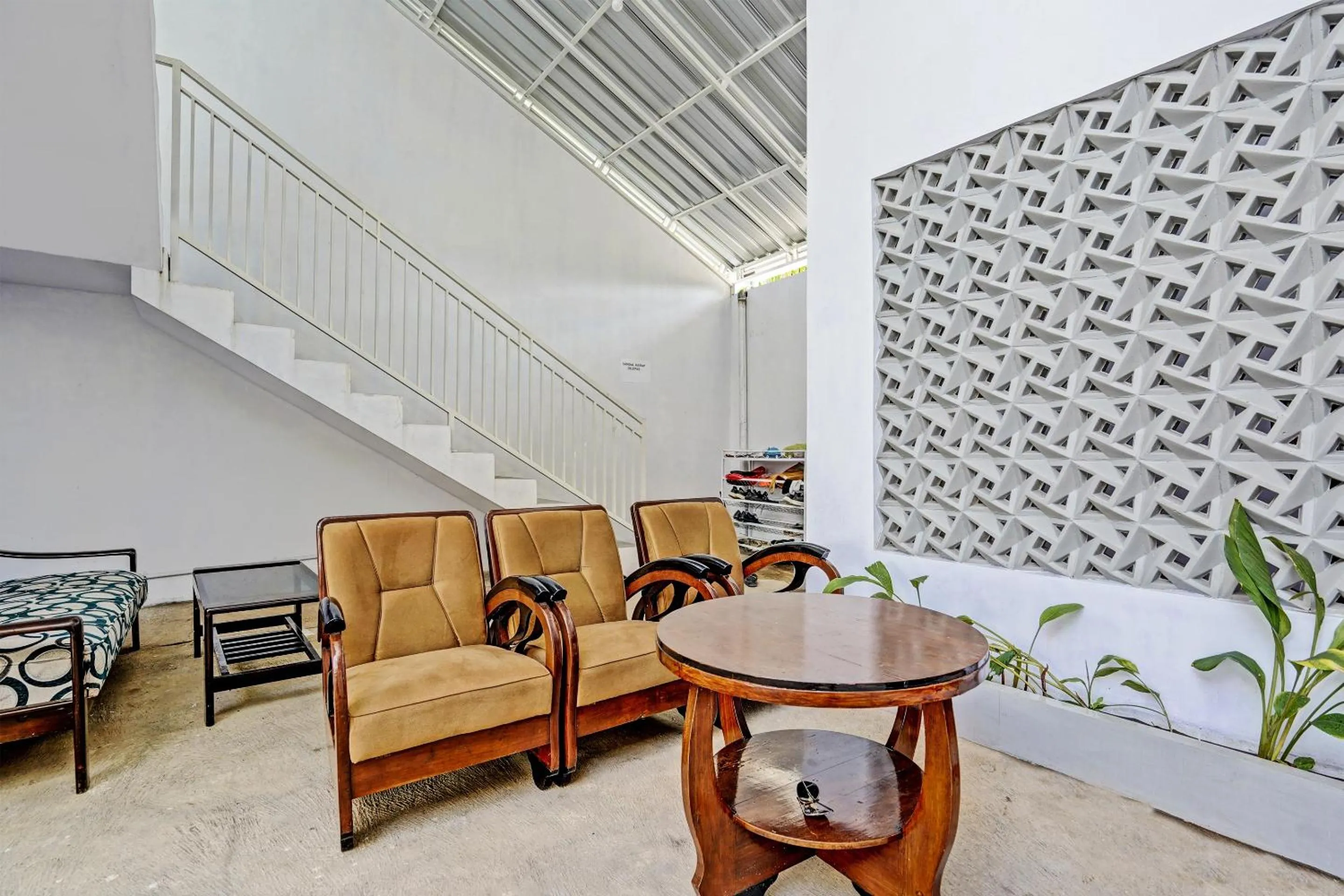 Lobby or reception in Hotel O Niza Guesthouse Syariah