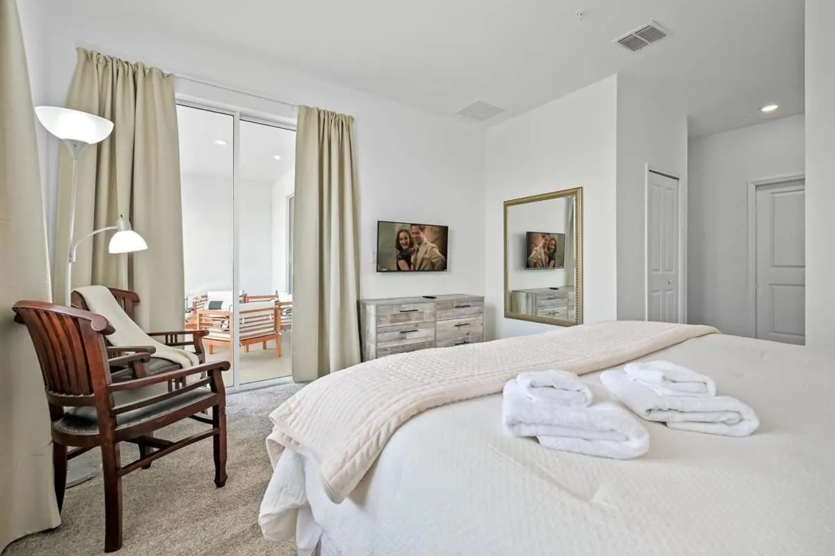 Bed in Magical Getaway - Super Cute 3BR Apartment