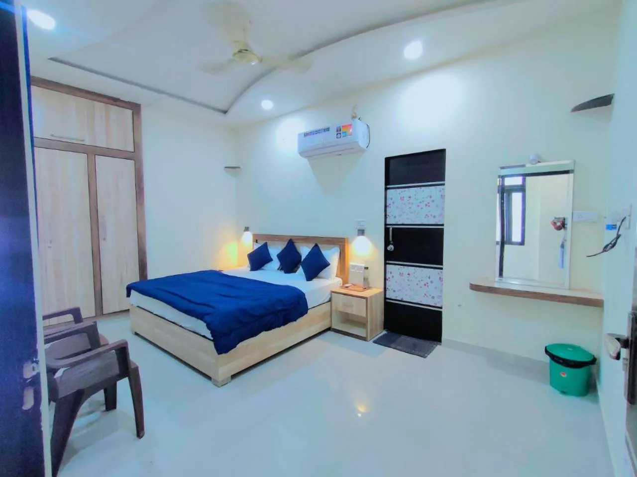 Bedroom, Bed in Hill Top Residency