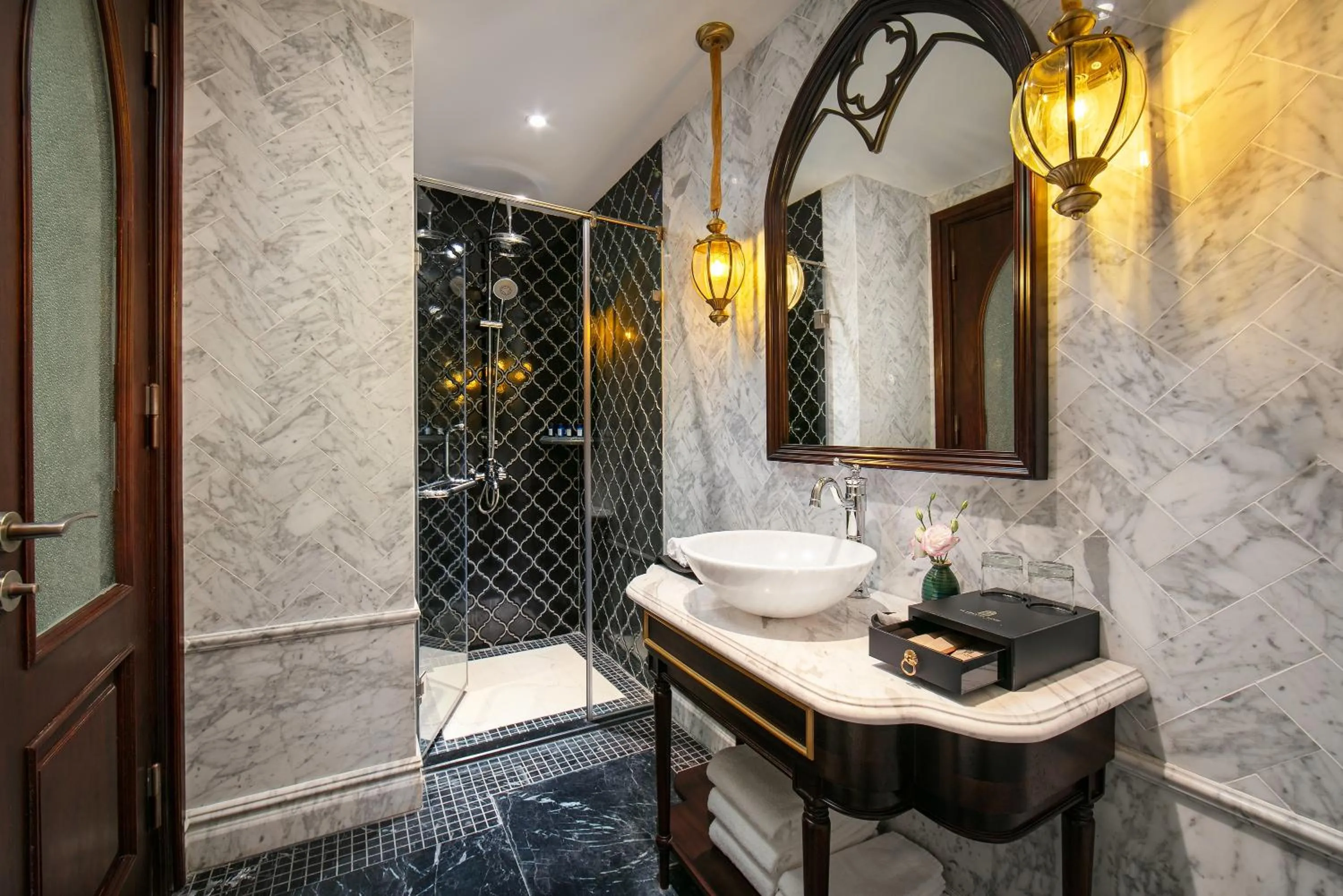 Shower in Le Chanvre Hanoi Hotel & Spa