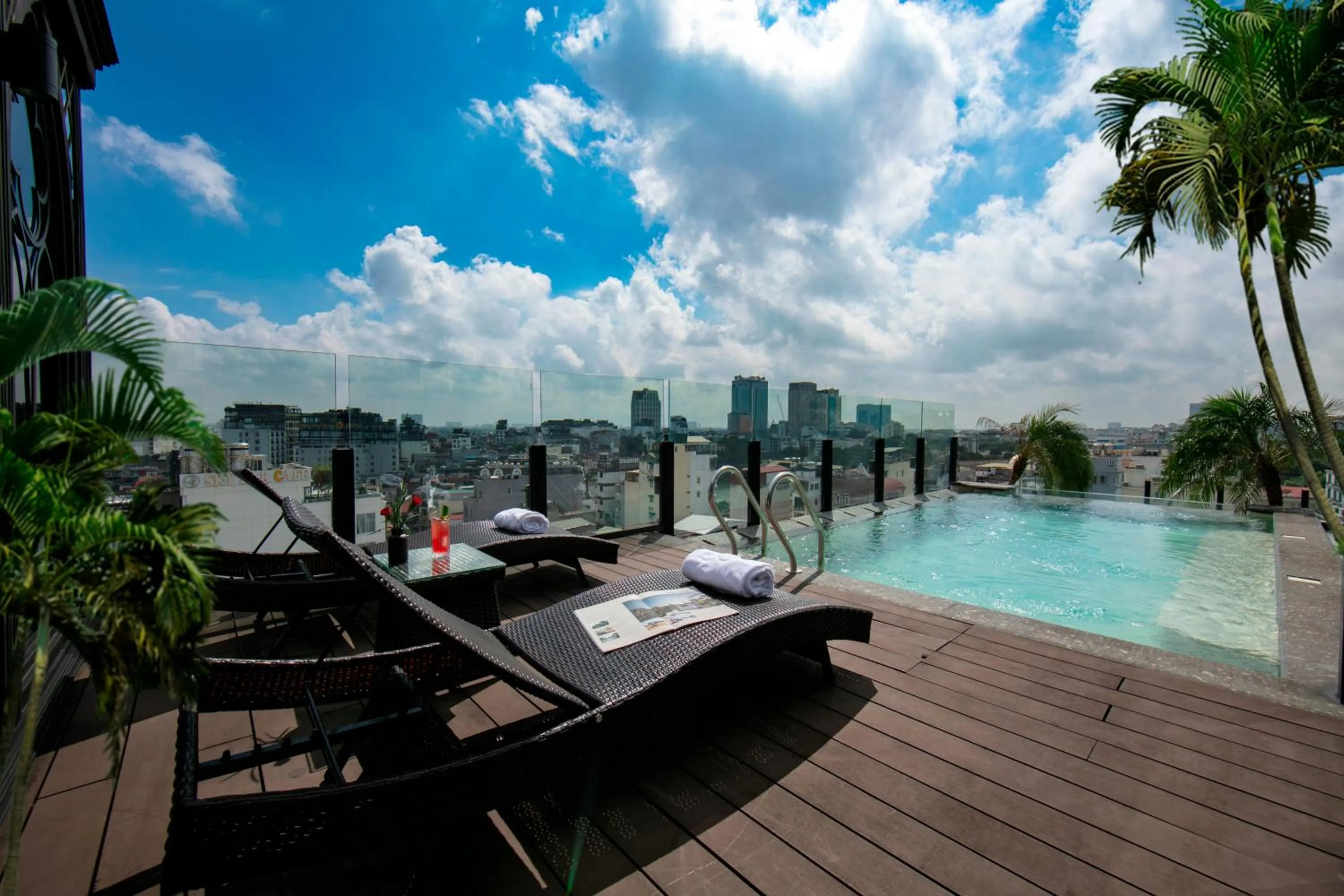 Swimming pool in Le Chanvre Hanoi Hotel & Spa