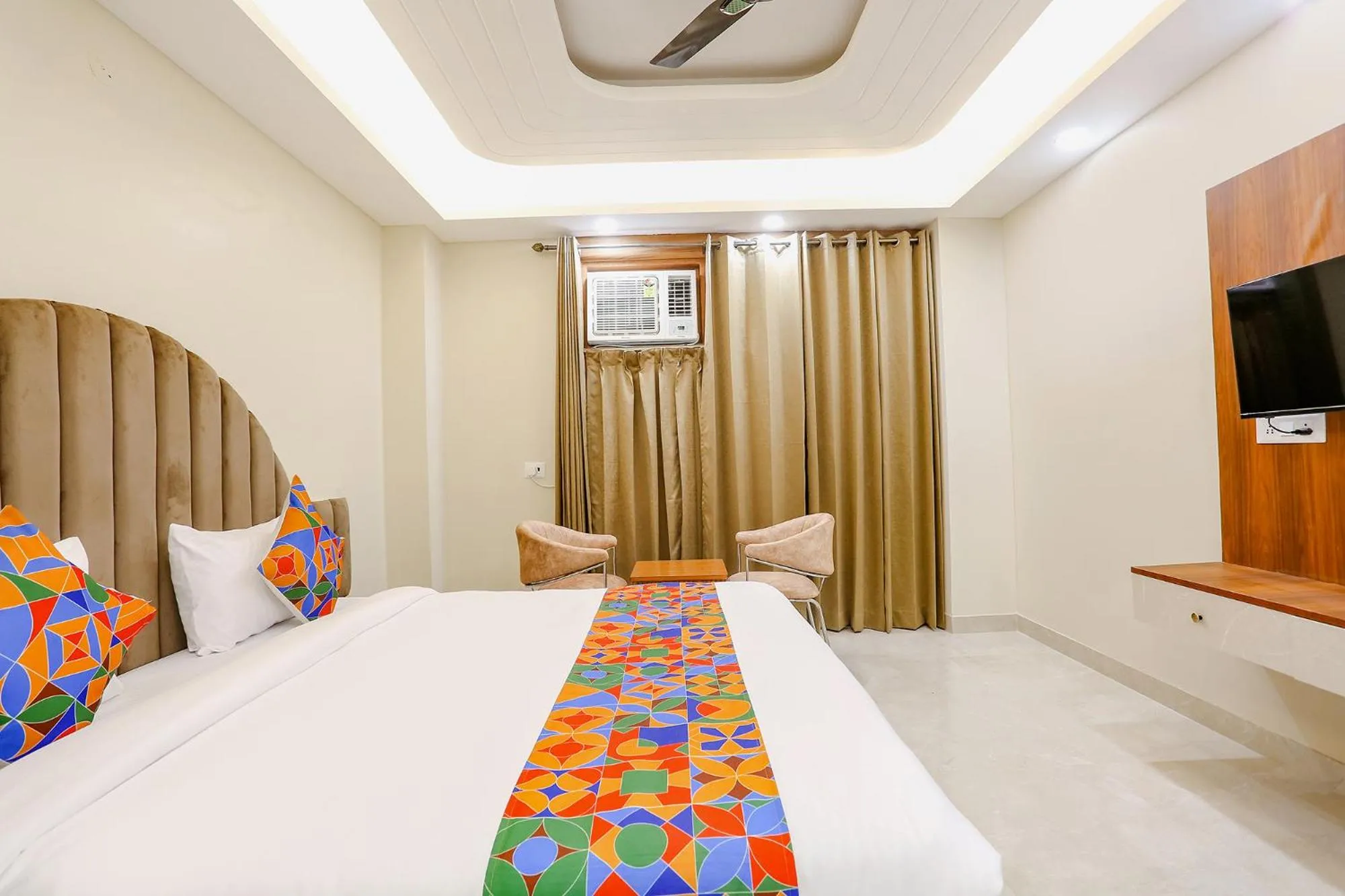 Communal lounge/ TV room, Bed in FabHotel Raahi Retreat - Nr Star Mall & 32nd Avenue