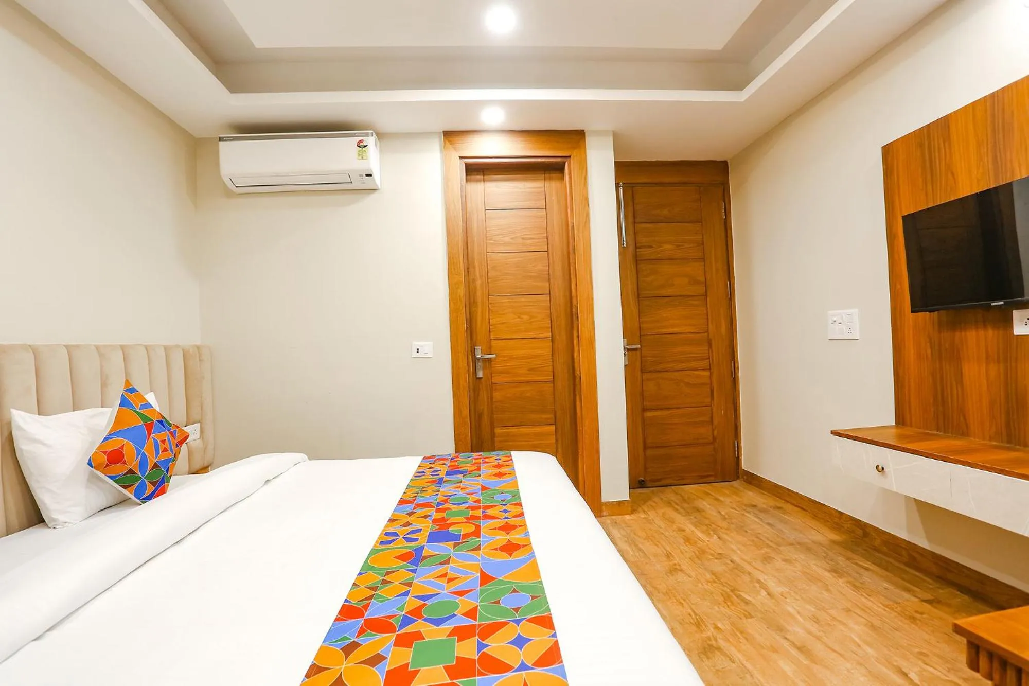 Communal lounge/ TV room, Bed in FabHotel Raahi Retreat - Nr Star Mall & 32nd Avenue
