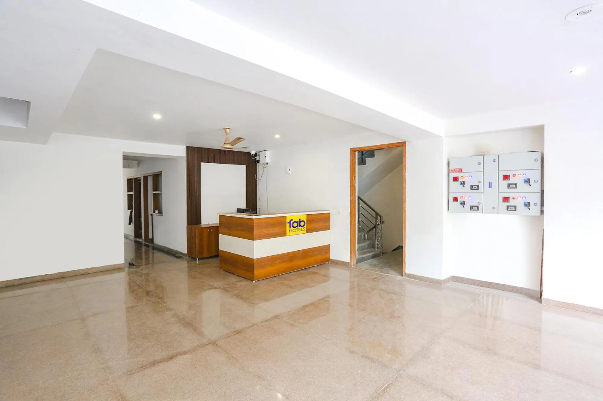 Lobby or reception, Bed in FabHotel Raahi Retreat - Nr Star Mall & 32nd Avenue