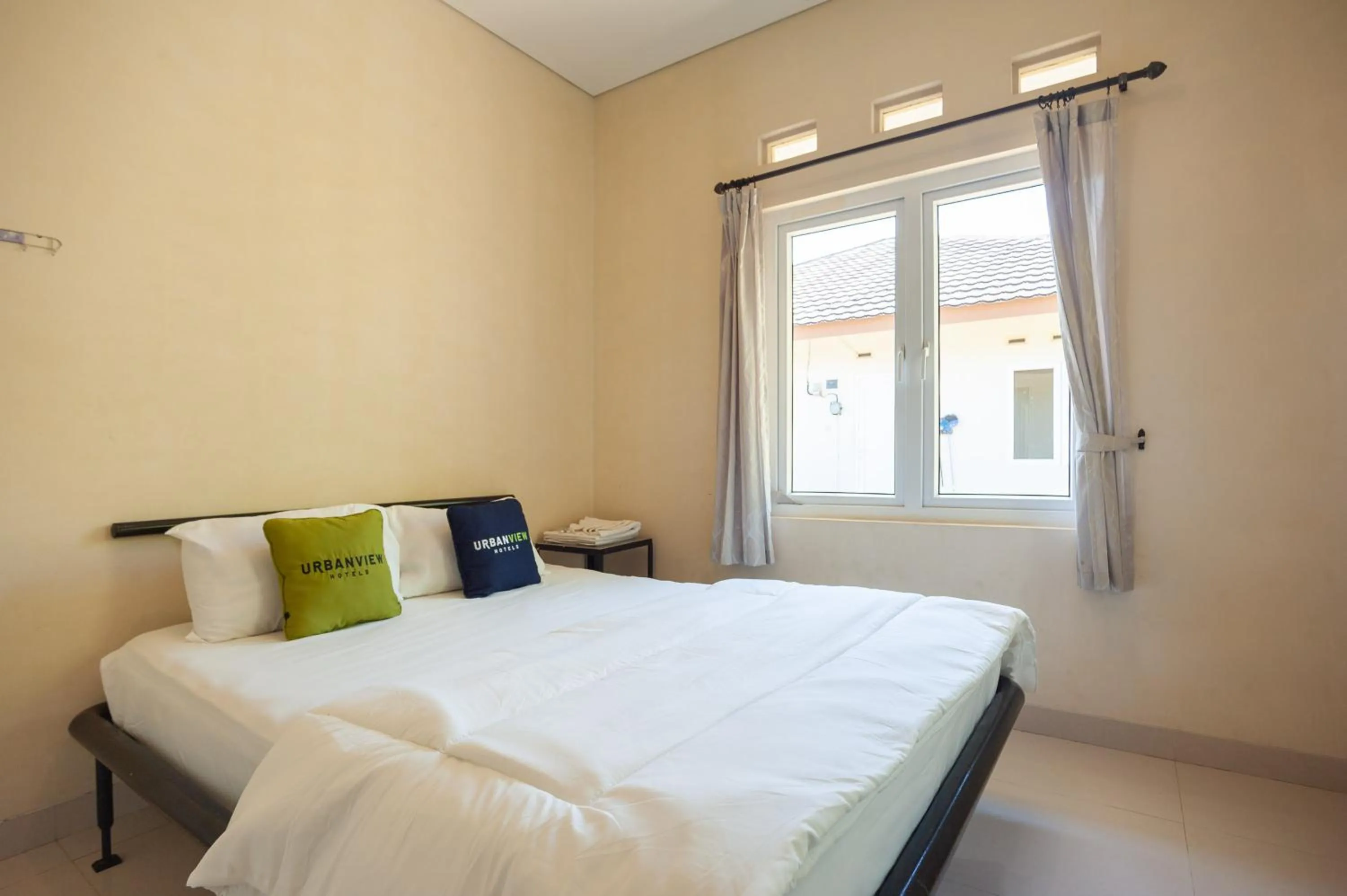 Bedroom, Bed in Urbanview Resort Adang Zecky Cisarua Puncak by RedDoorz