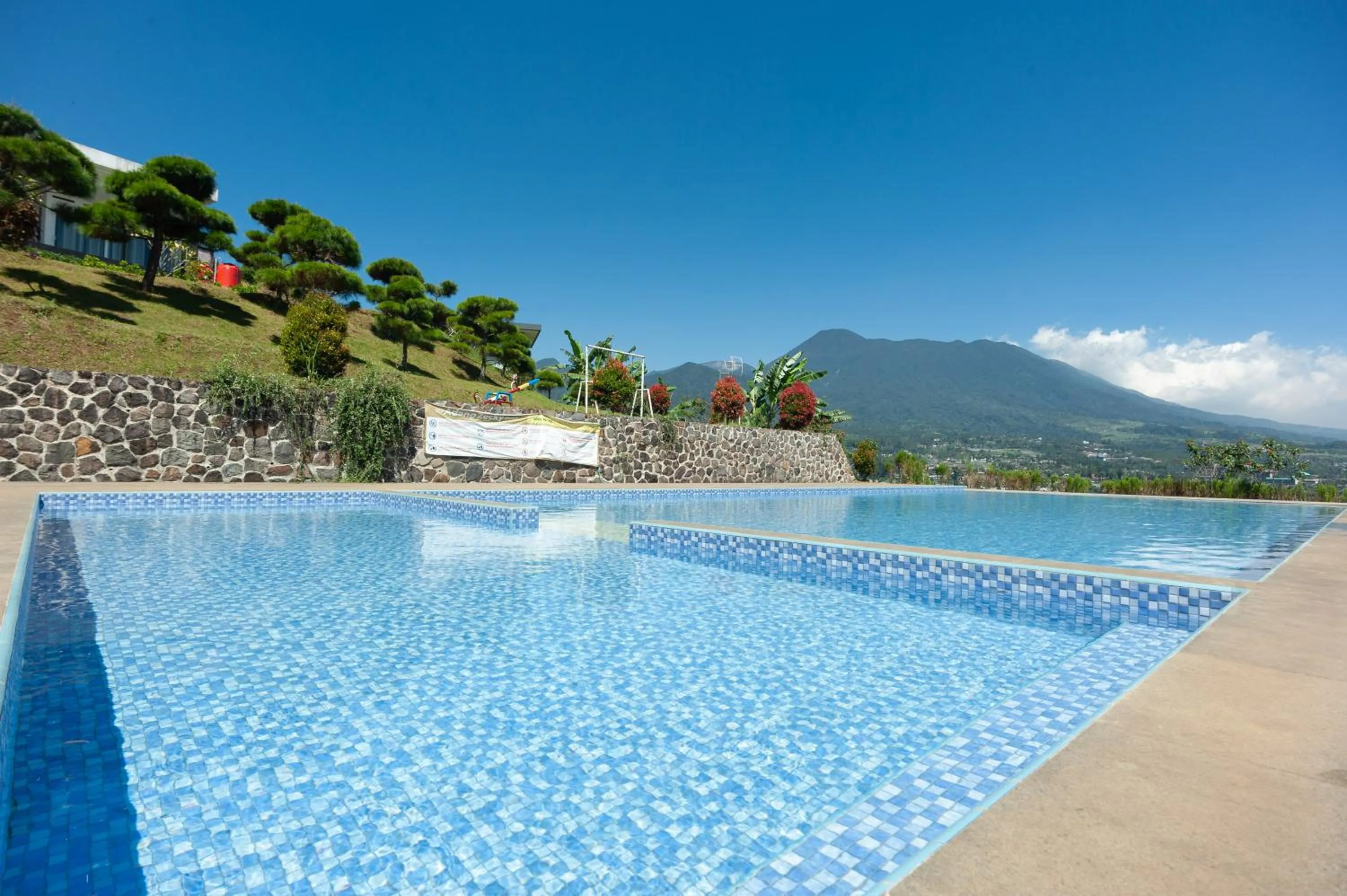 Swimming pool in Urbanview Resort Adang Zecky Cisarua Puncak by RedDoorz