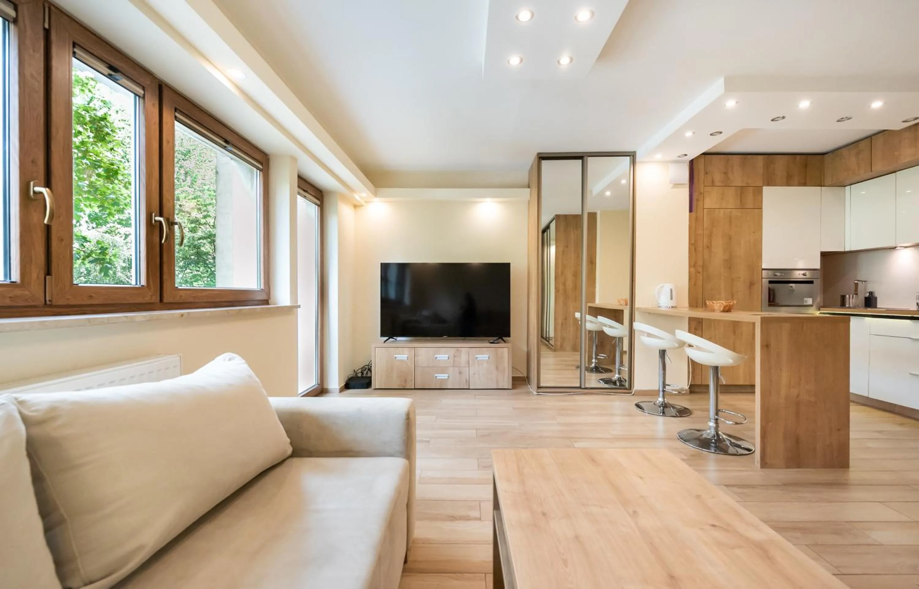Mokotów Orzycka Beige Studio by BookingHost