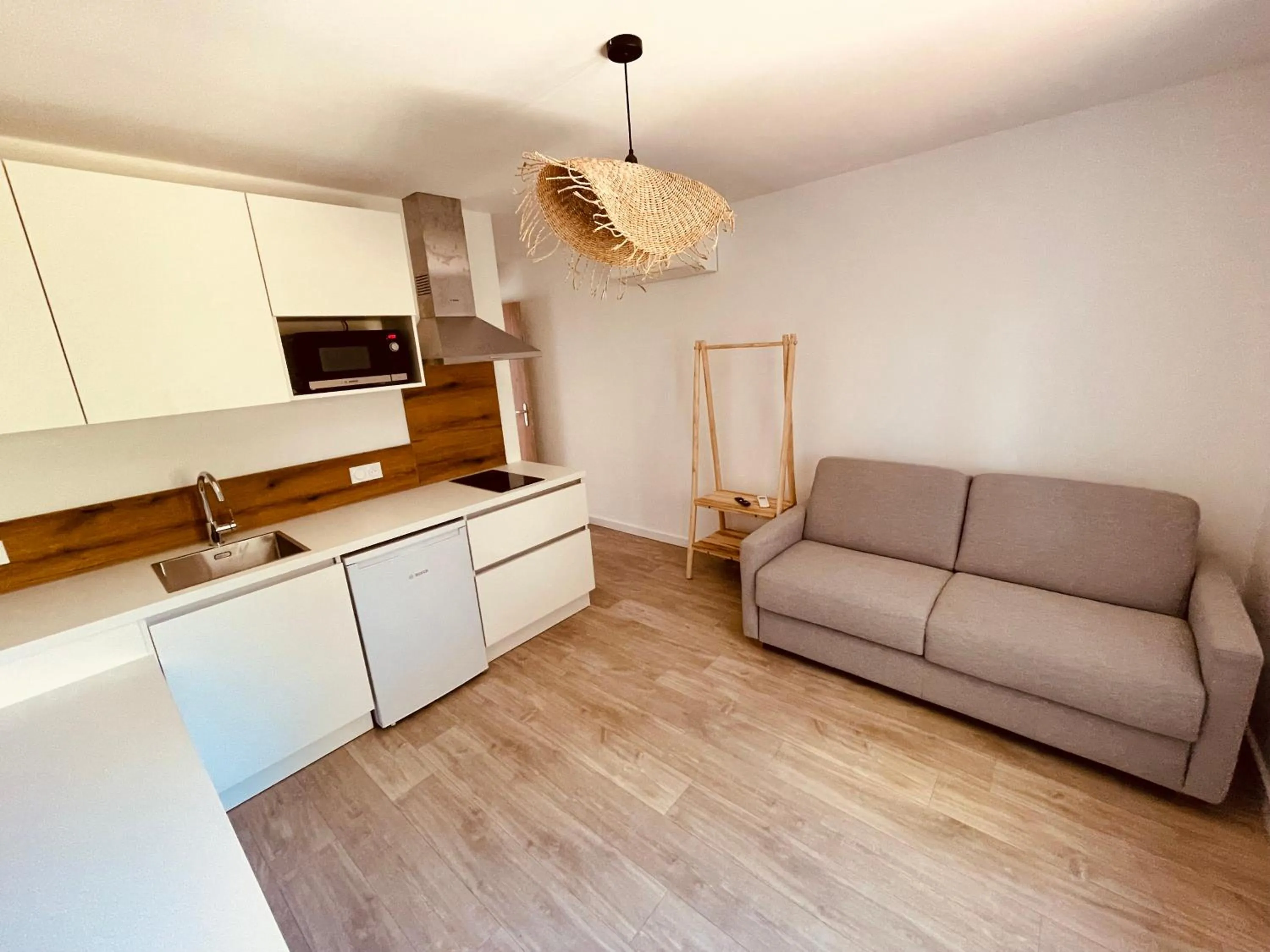 Kitchen or kitchenette in Hôtel Résidence CAPENSE