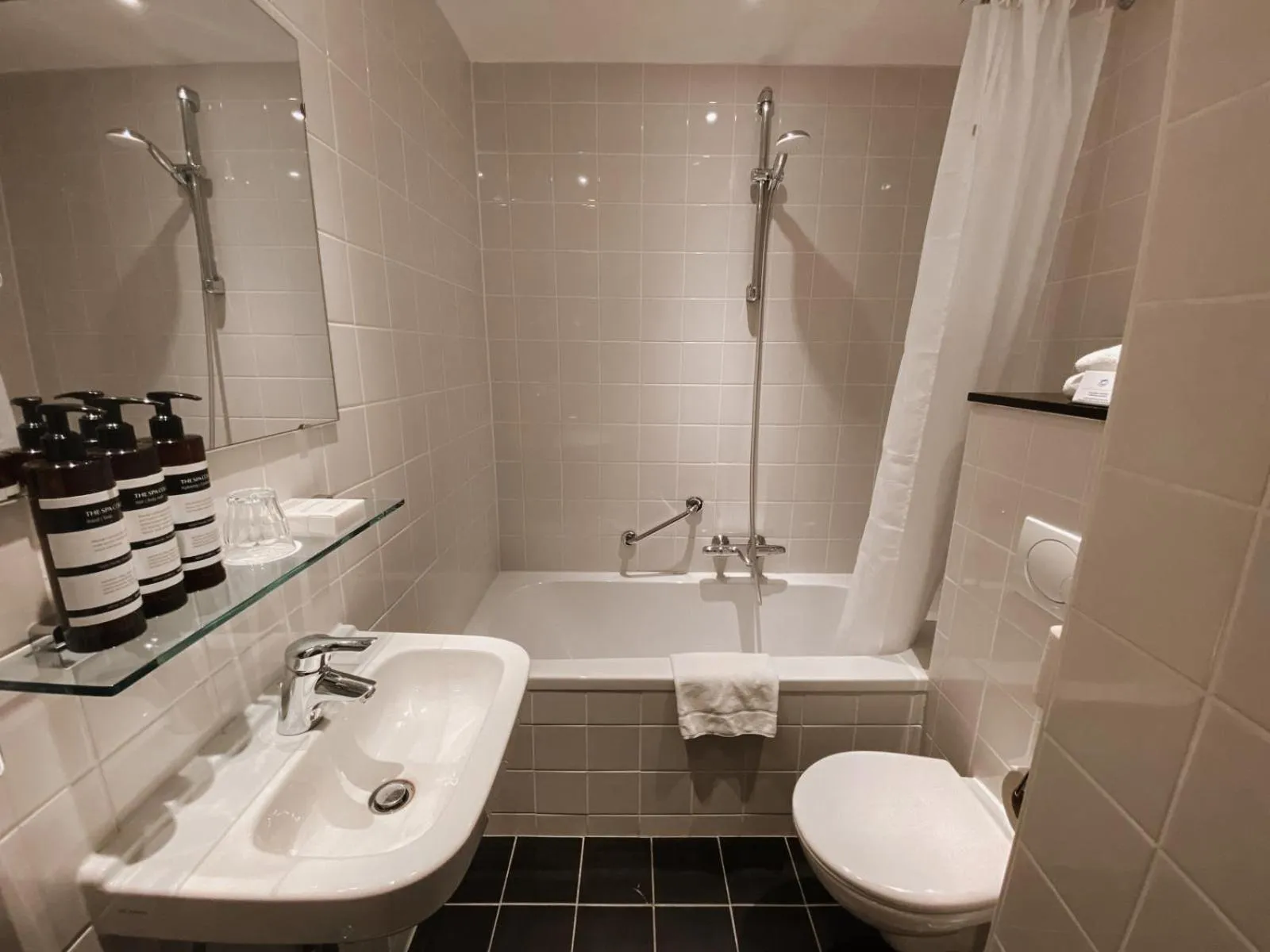 Bathroom in Amrâth Grand Hotel de l’Empereur