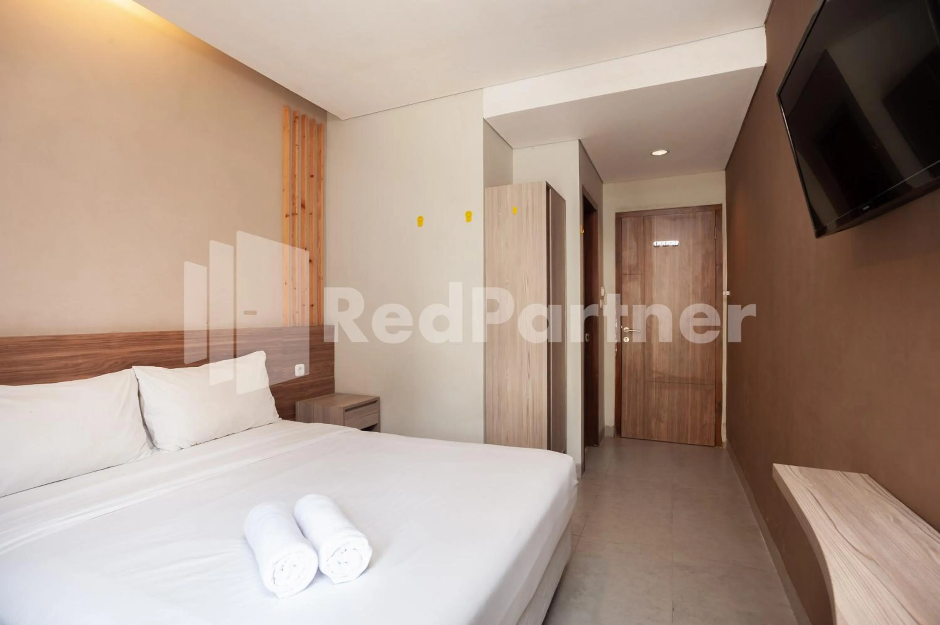Bedroom, Bed in Urbanview Syariah Caseira Citra Raya