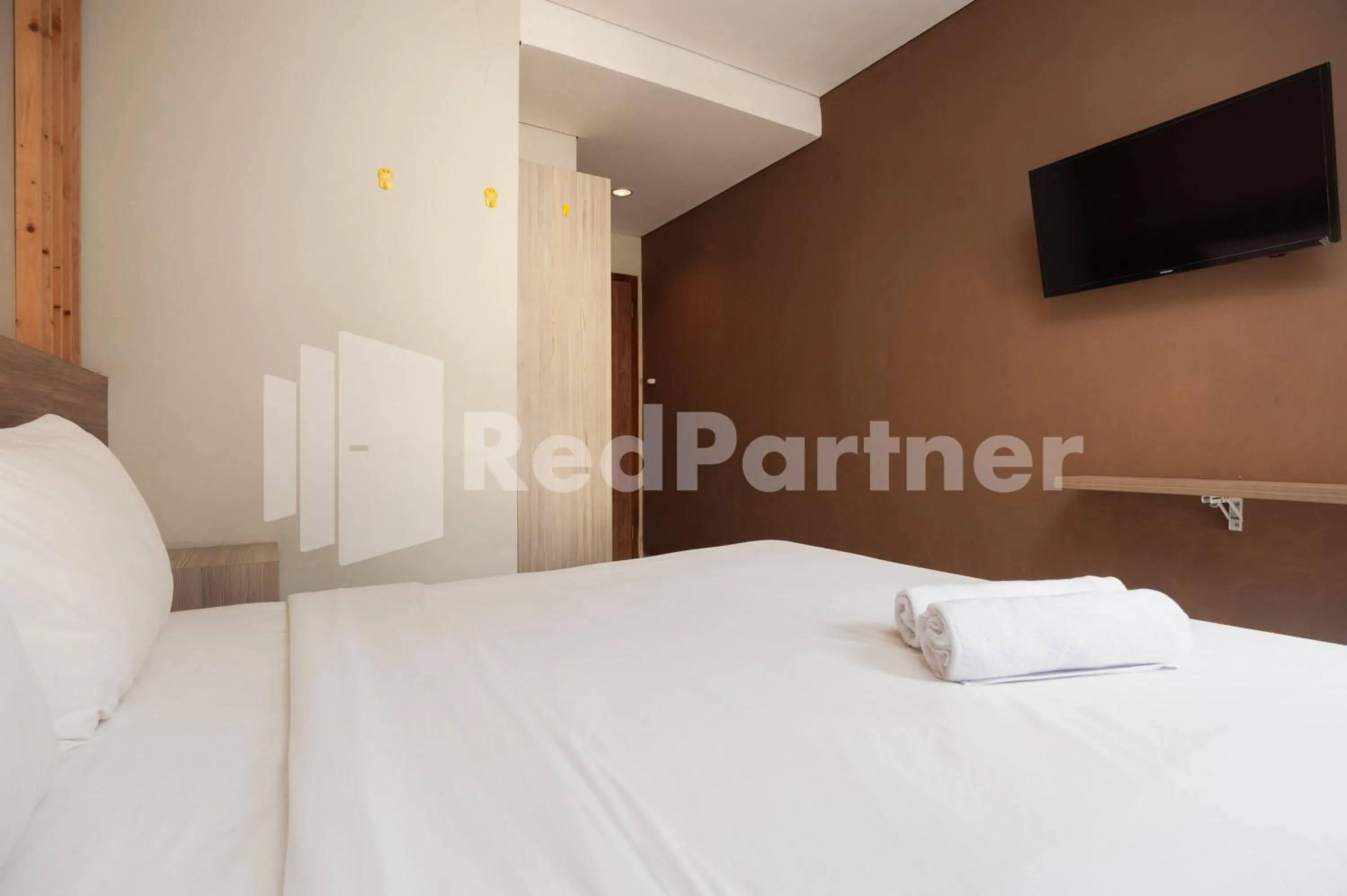 Bedroom, Bed in Urbanview Syariah Caseira Citra Raya
