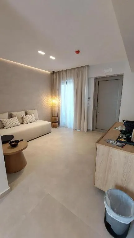 Photo of the whole room, Bed in Niriides Palace