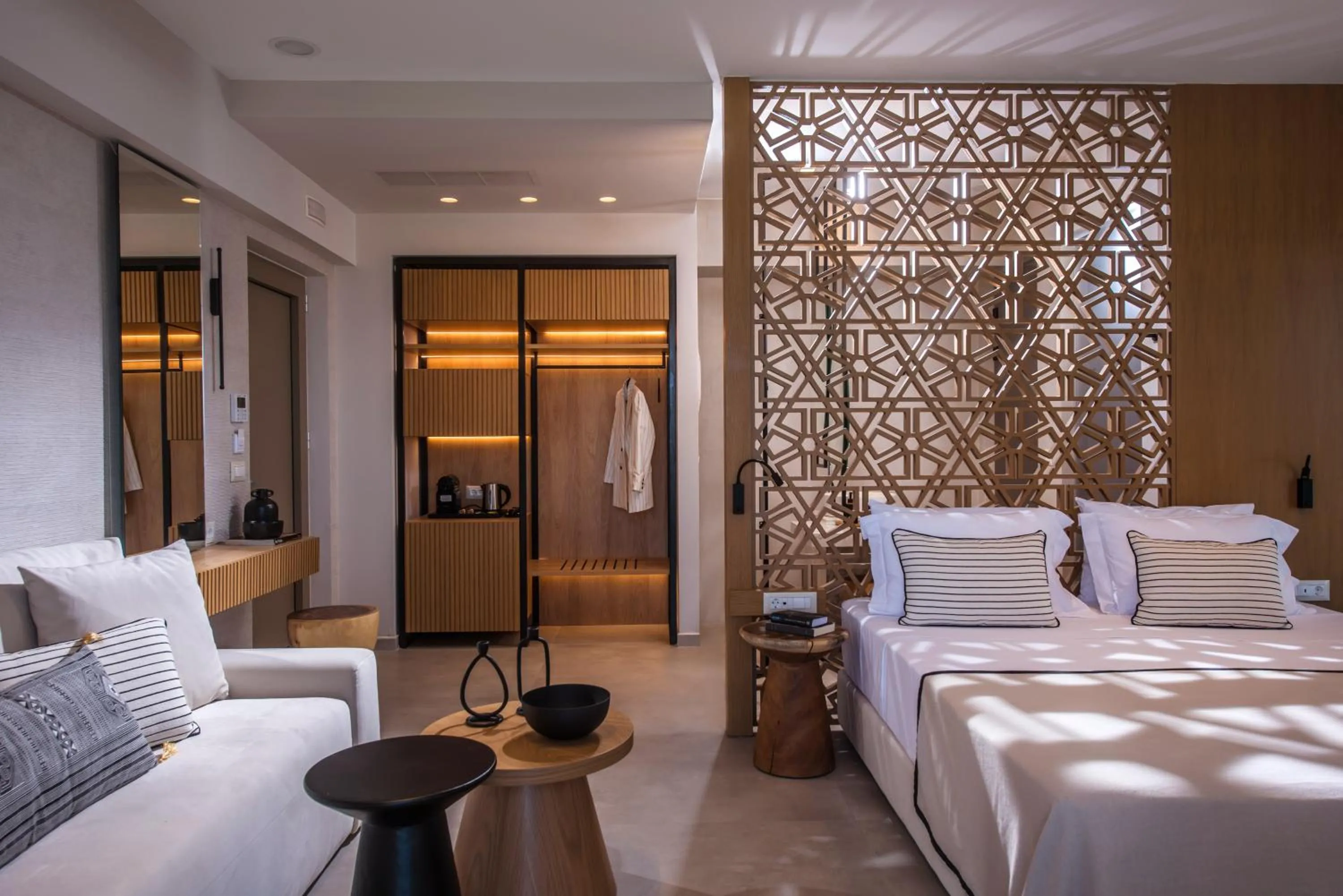 Photo of the whole room, Bed in Niriides Palace