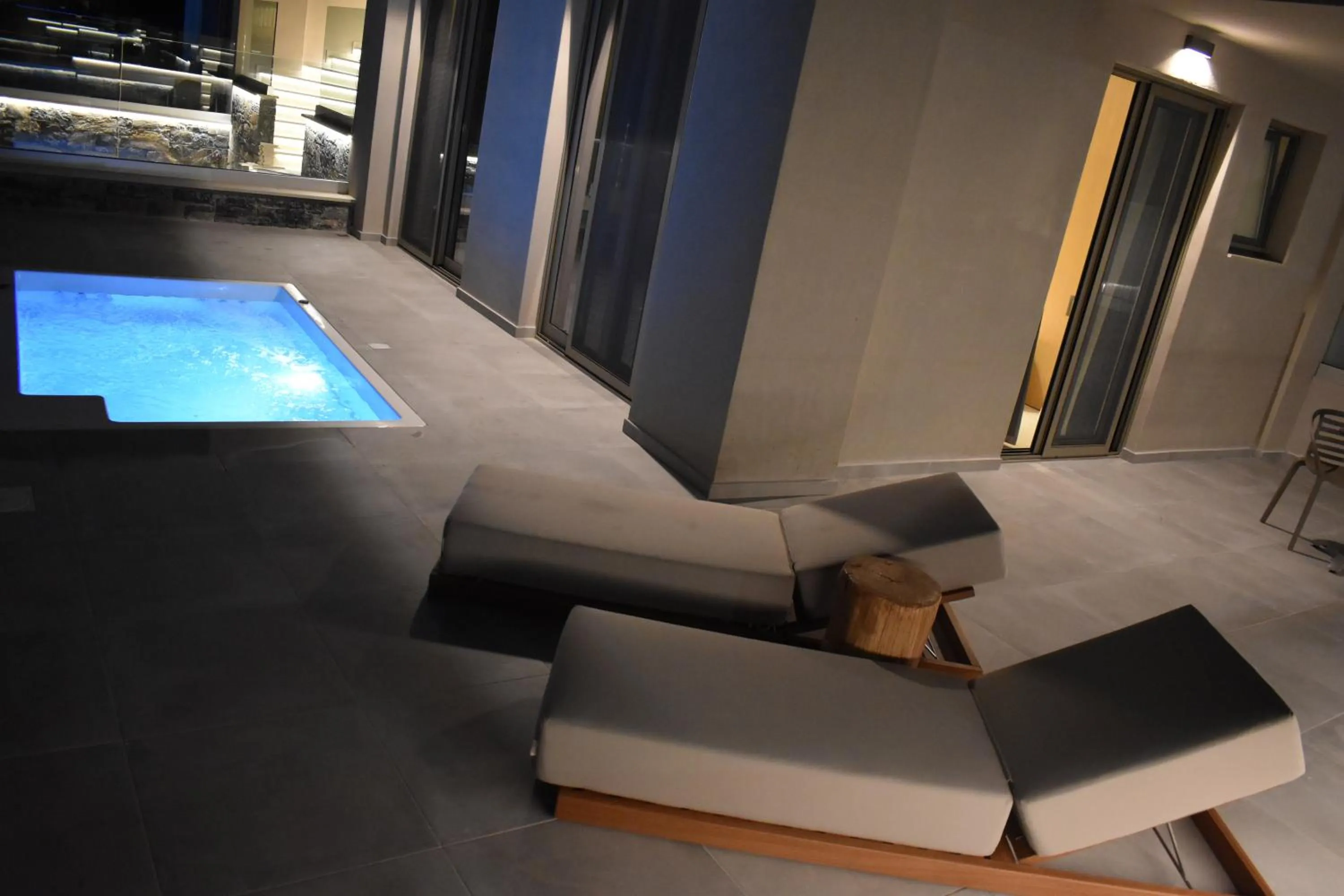 Swimming pool in Niriides Palace