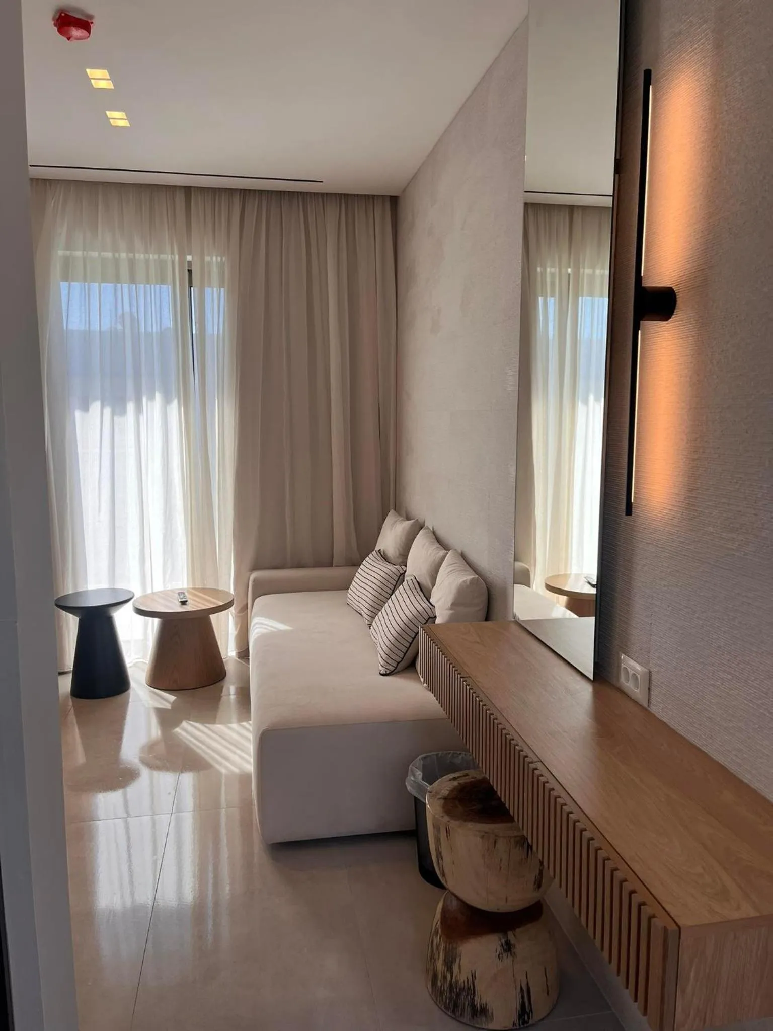 Photo of the whole room in Niriides Palace