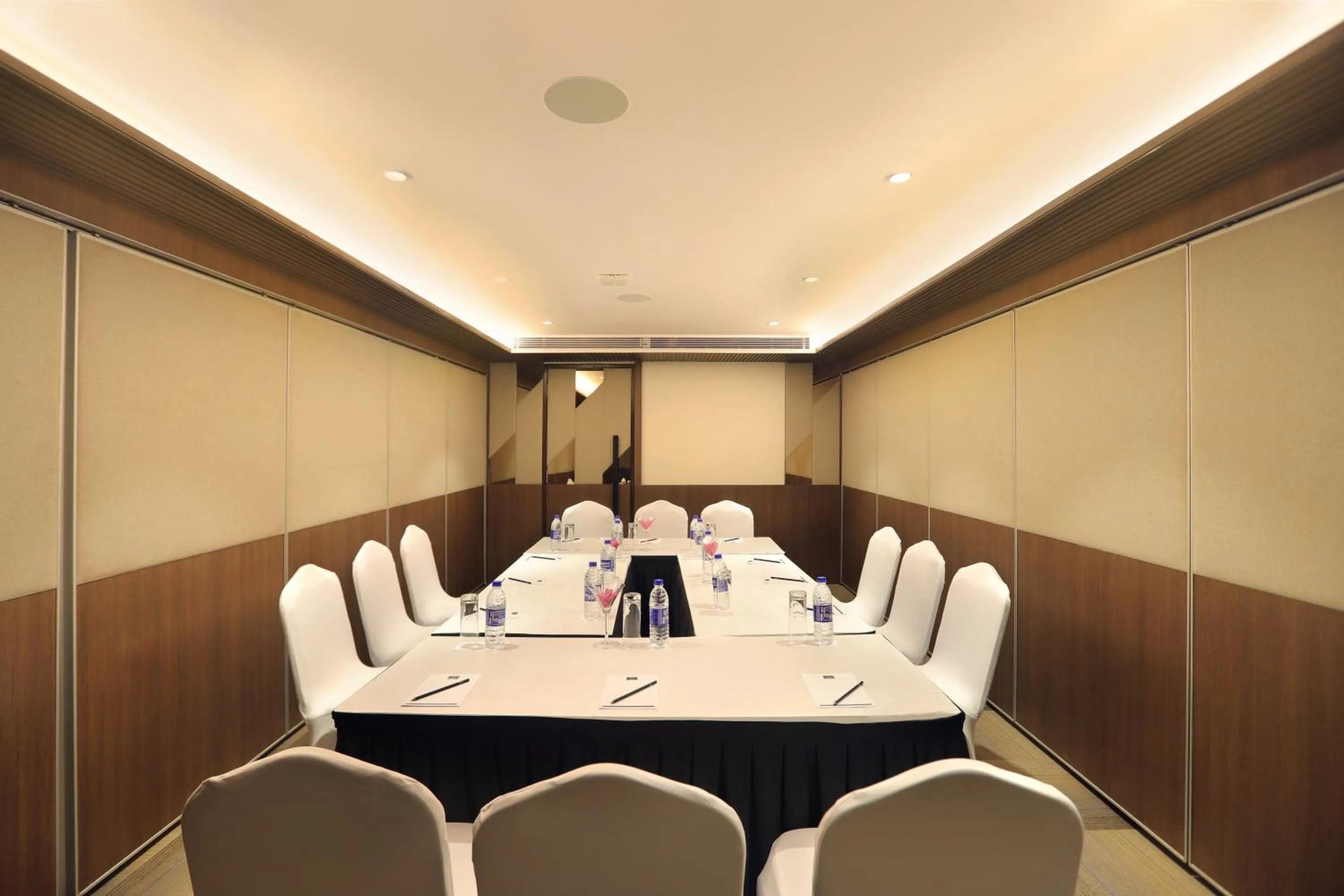 Meeting/conference room in Aralia International Airport, Mumbai