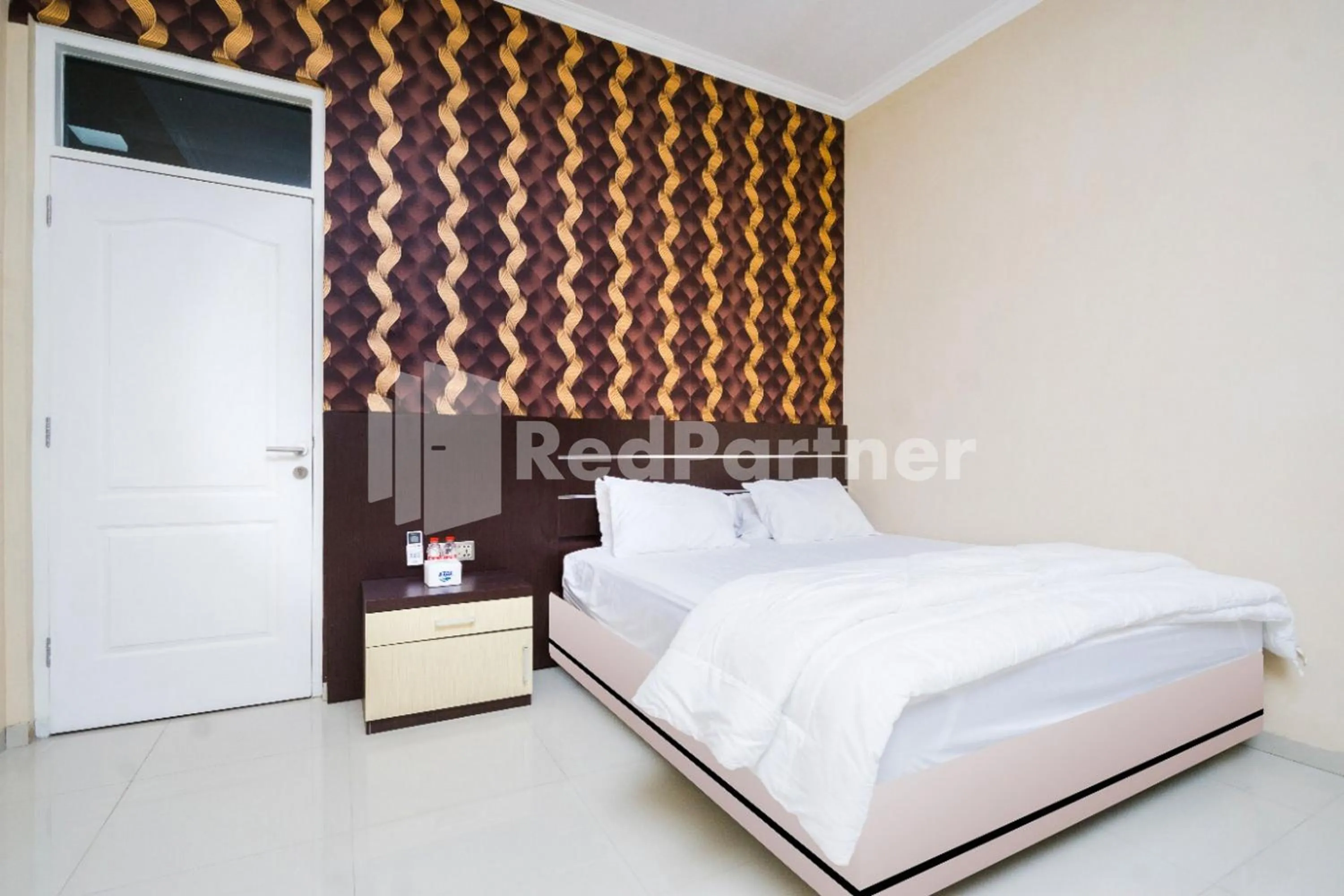 Bed in Omah Kalimosodo Mitra RedDoorz near Stasiun Malang Kota Baru