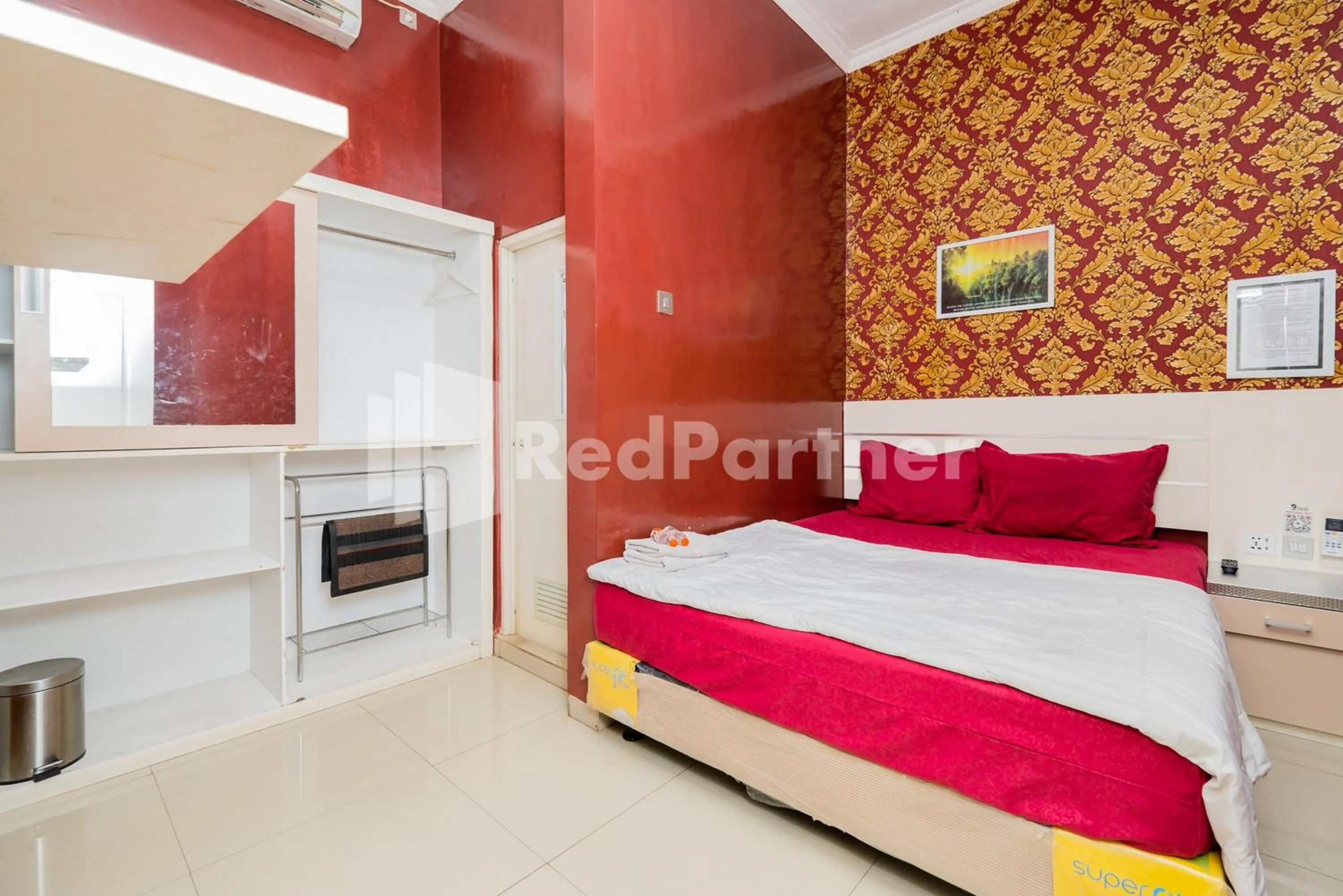 Bed in Omah Kalimosodo Mitra RedDoorz near Stasiun Malang Kota Baru