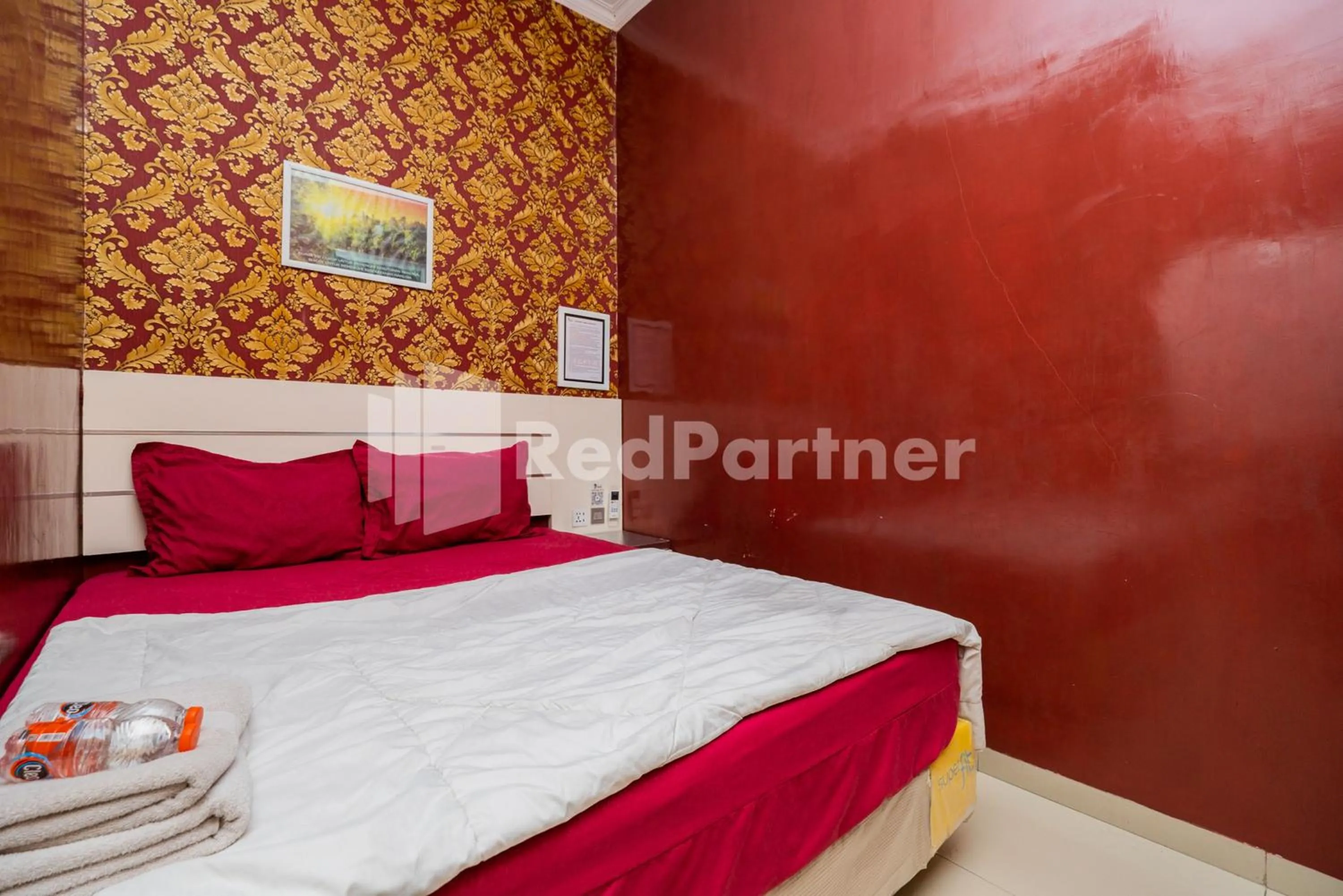 Bed in Omah Kalimosodo Mitra RedDoorz near Stasiun Malang Kota Baru