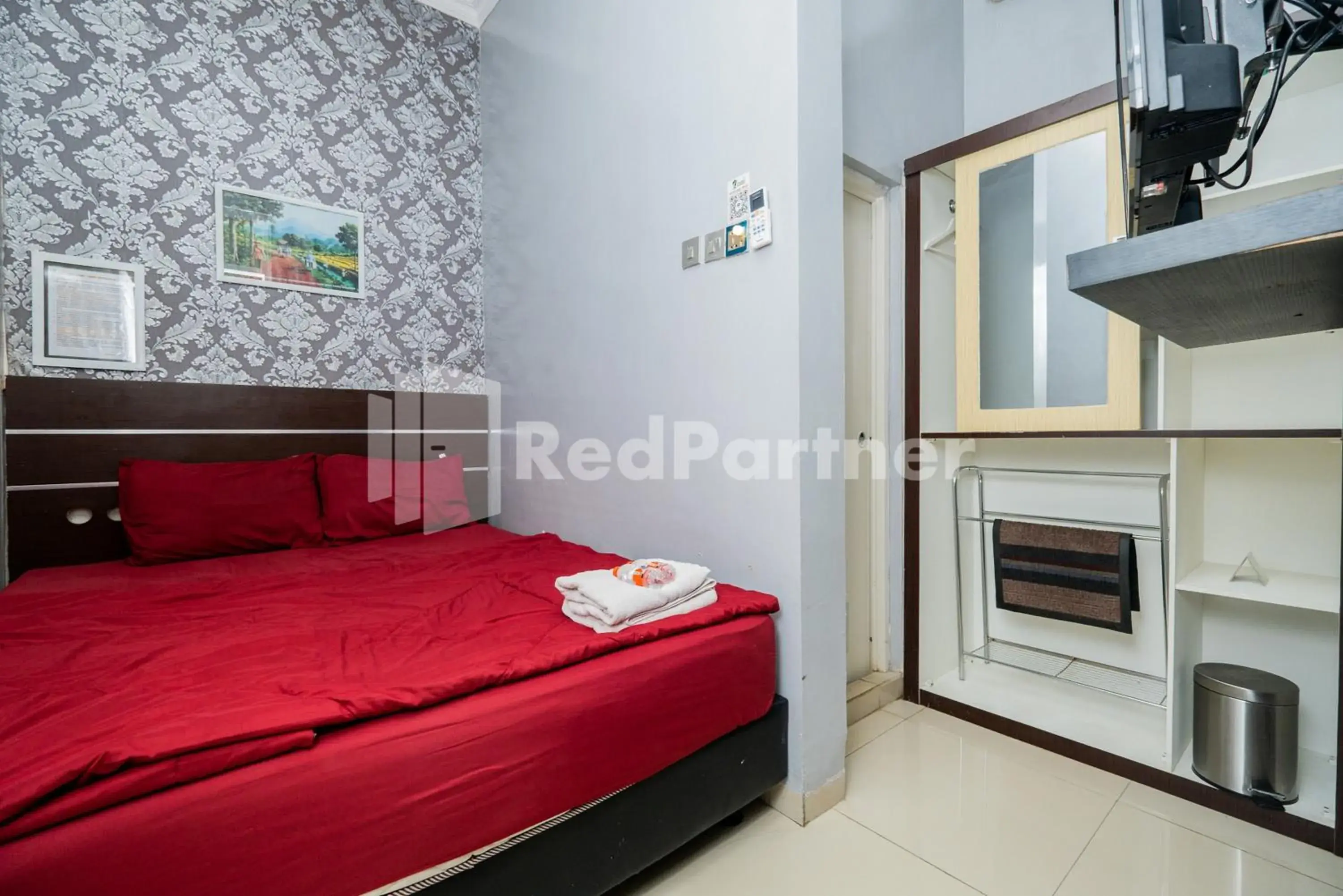 Standard Double Room in Omah Kalimosodo Mitra RedDoorz near Stasiun Malang Kota Baru Standard Double Room in Omah Kalimosodo Mitra RedDoorz near Stasiun Malang Kota Baru