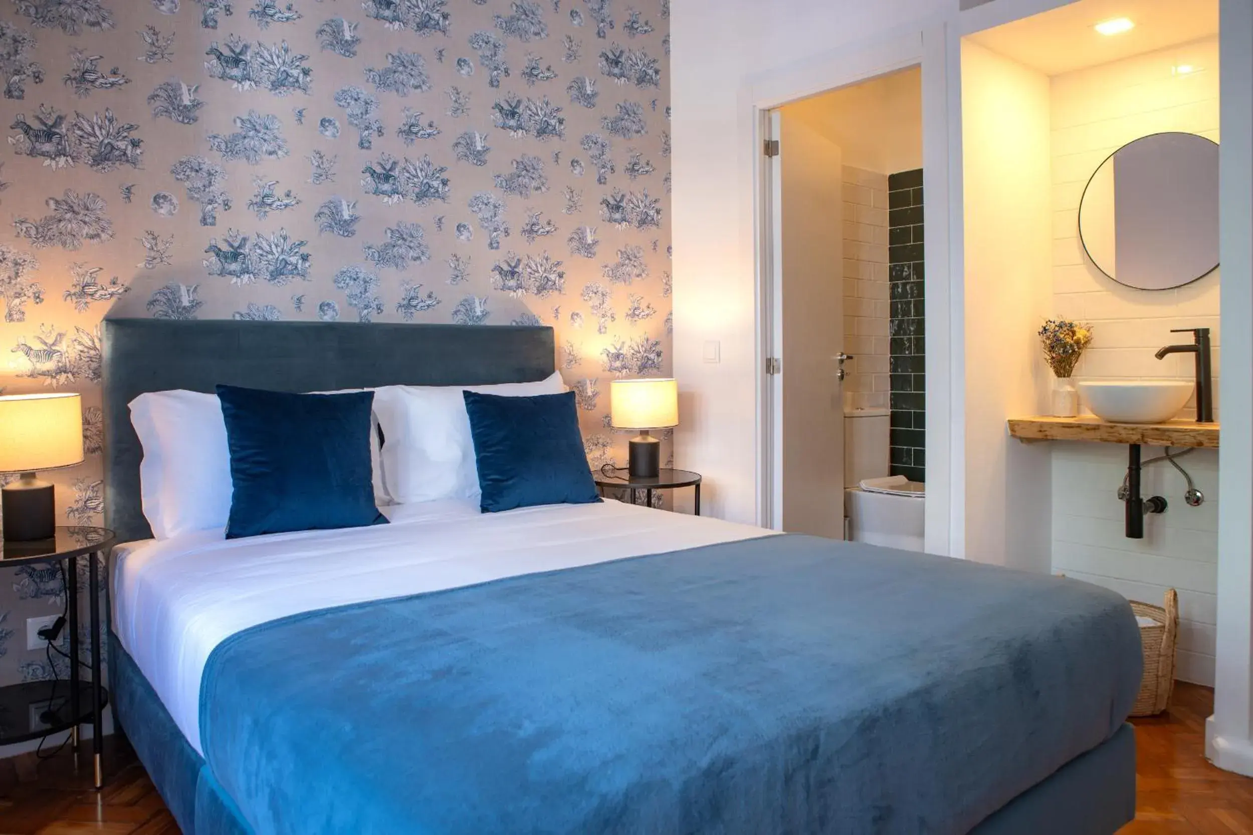 Double Room in Succeed Campo Pequeno Suites Double Room in Succeed Campo Pequeno Suites