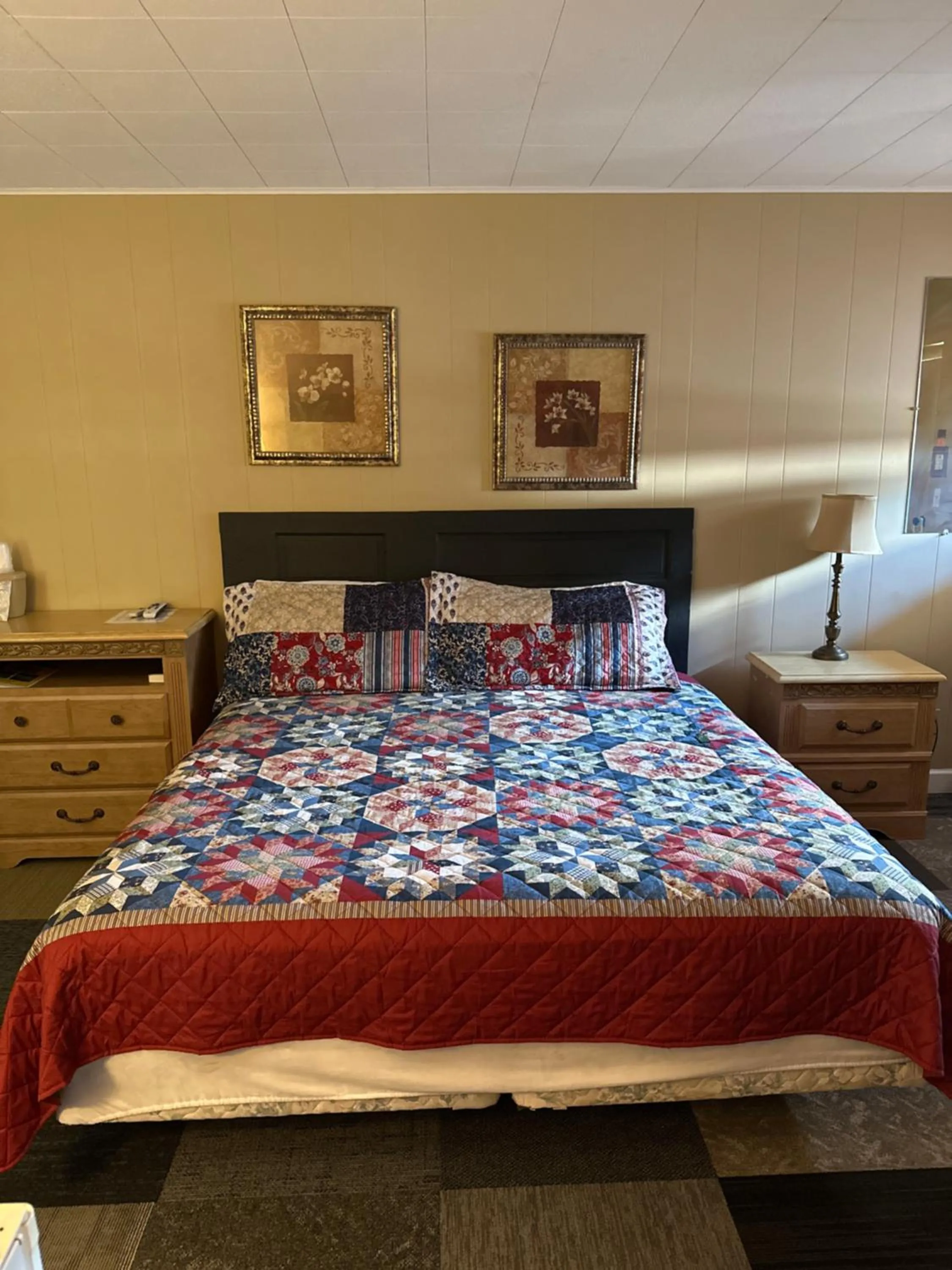 Bed in Sportsman's Lodge