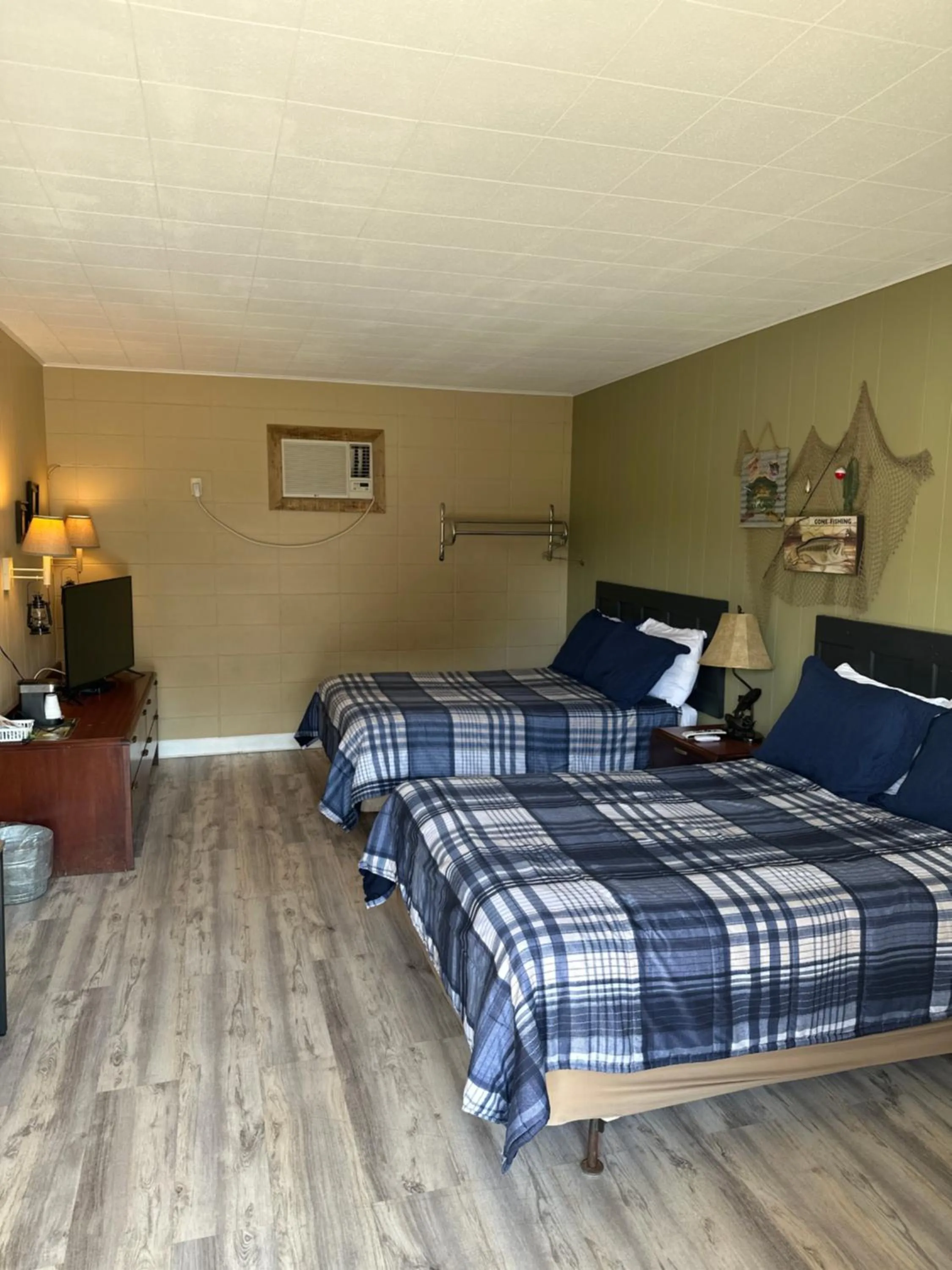 Bed in Sportsman's Lodge