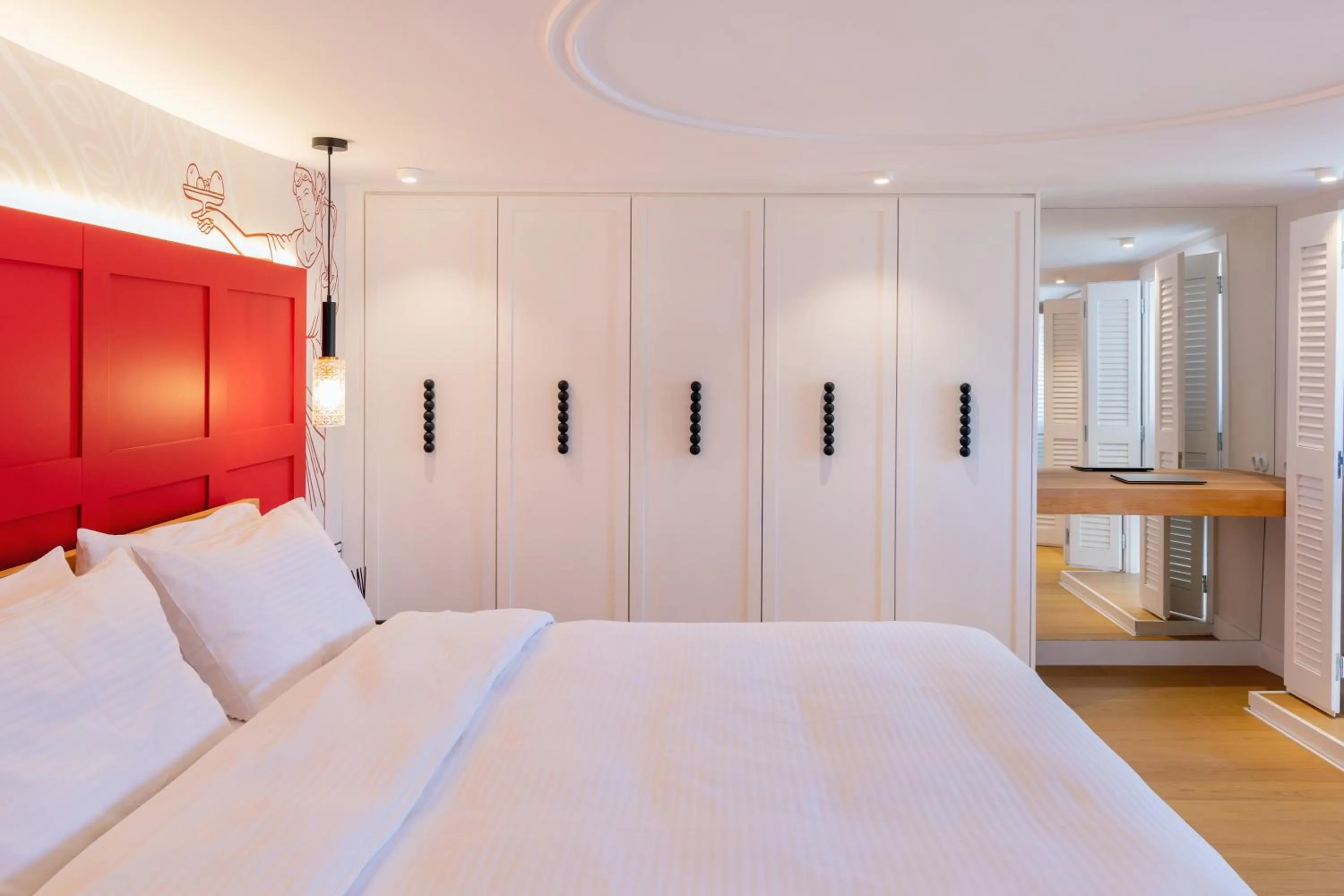 wardrobe, Bed in Agora Suites