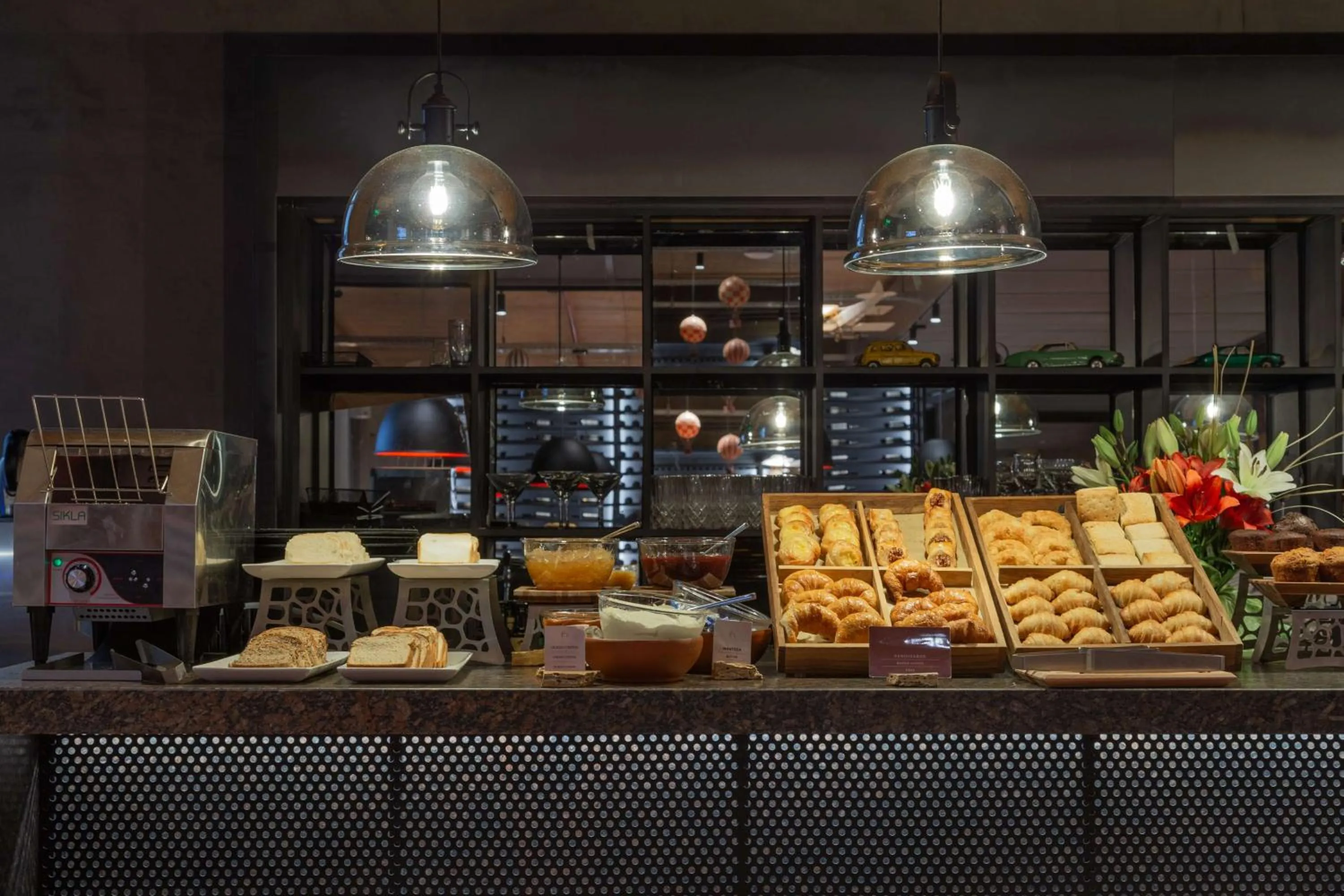 Dining area in Hualta Hotel Mendoza, Curio Collection by Hilton