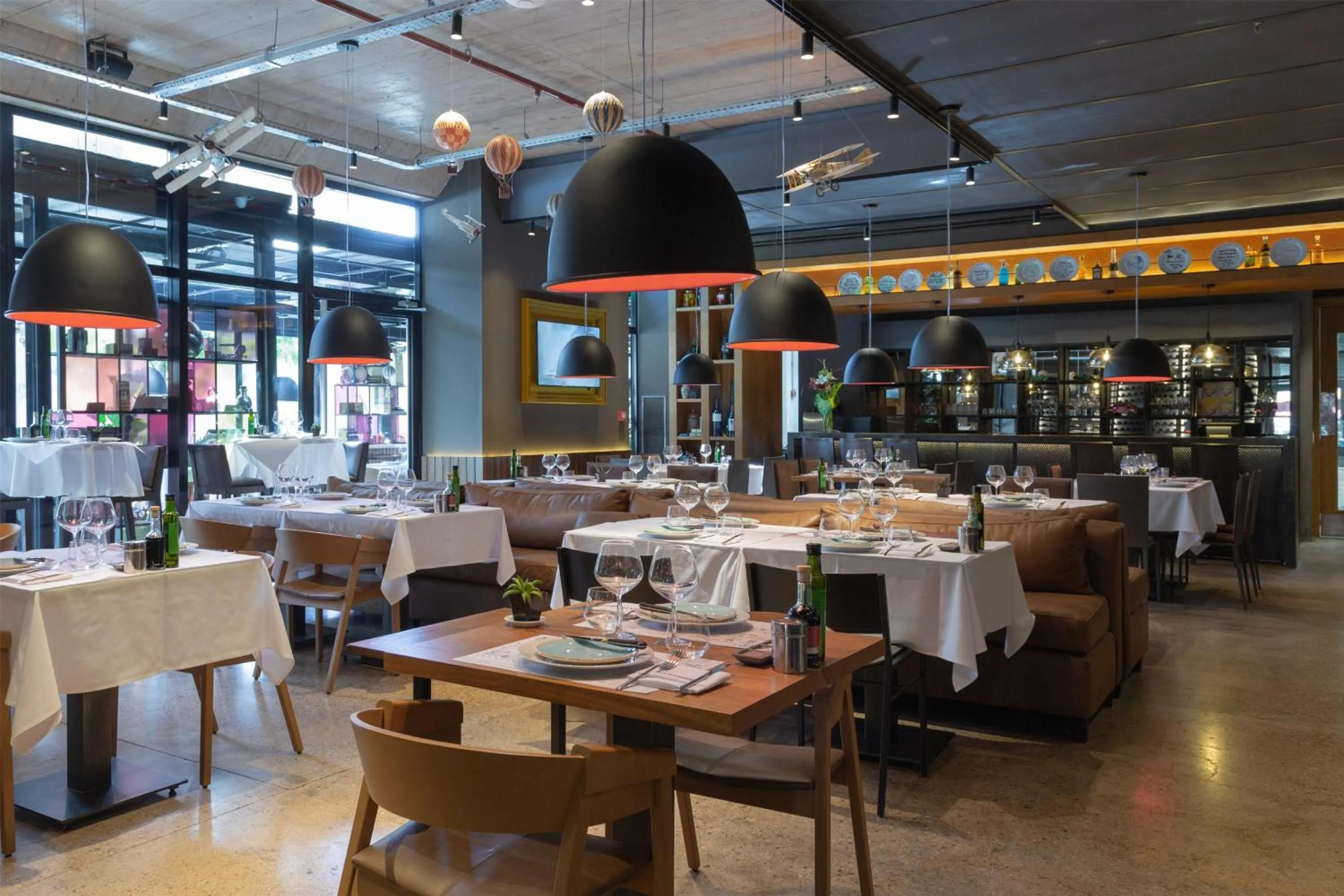 Restaurant/places to eat in Hualta Hotel Mendoza, Curio Collection by Hilton