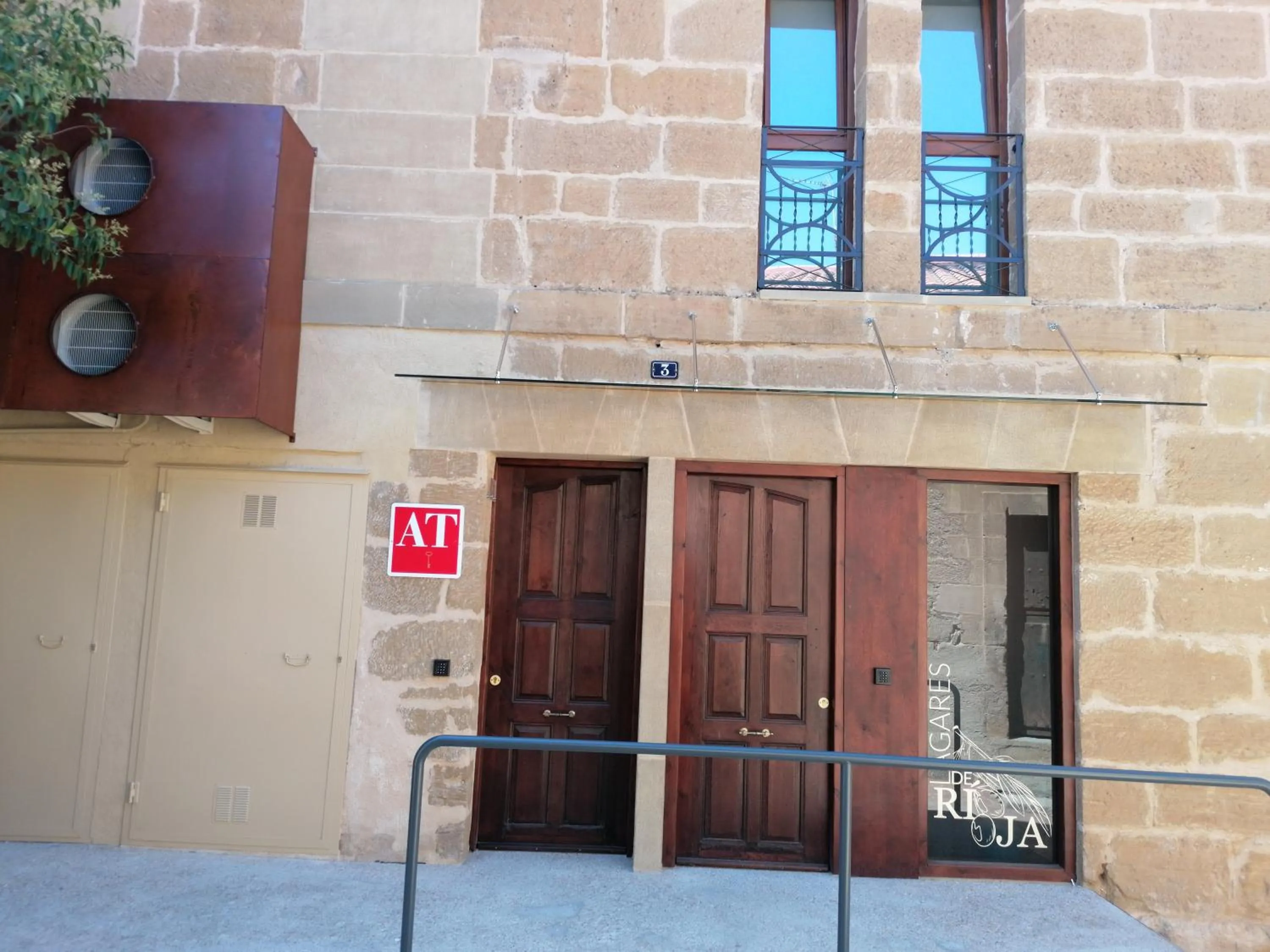 Facade/entrance in Lagares de Riooja-Briñas