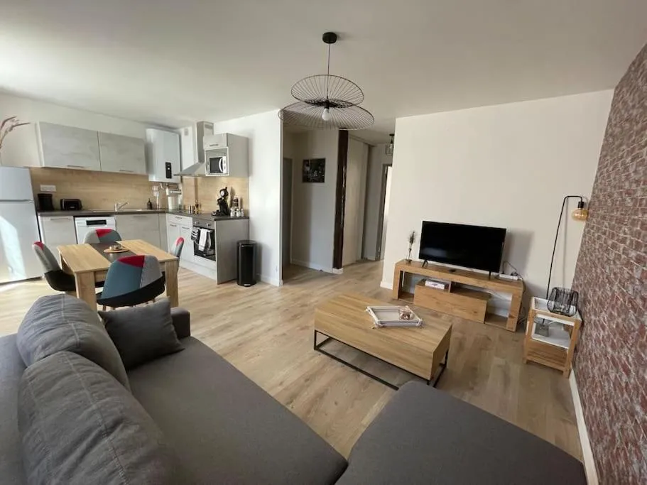 One-Bedroom Apartment in T2entièrement rénové style industriel