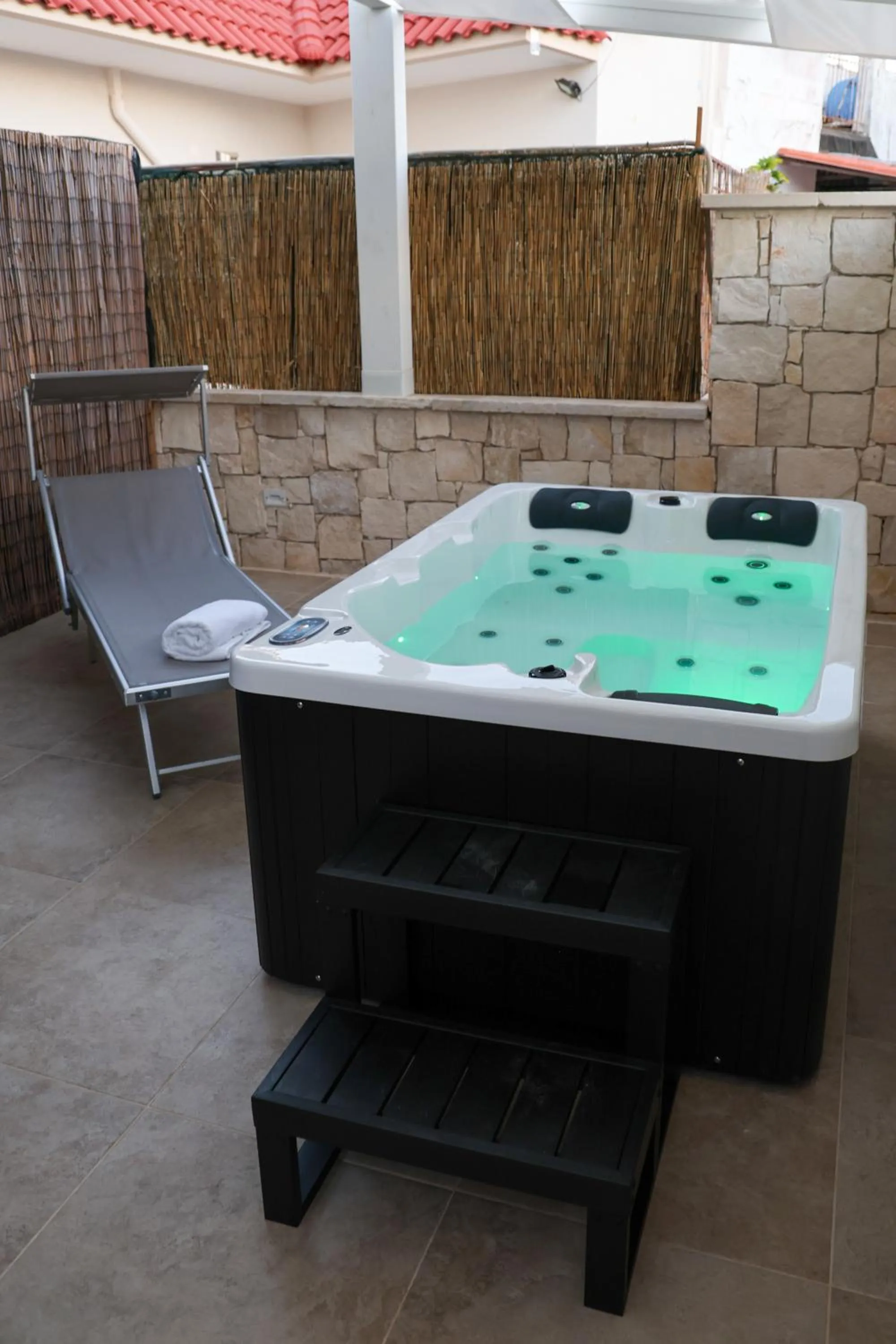 Hot Tub in Hotel Mhami